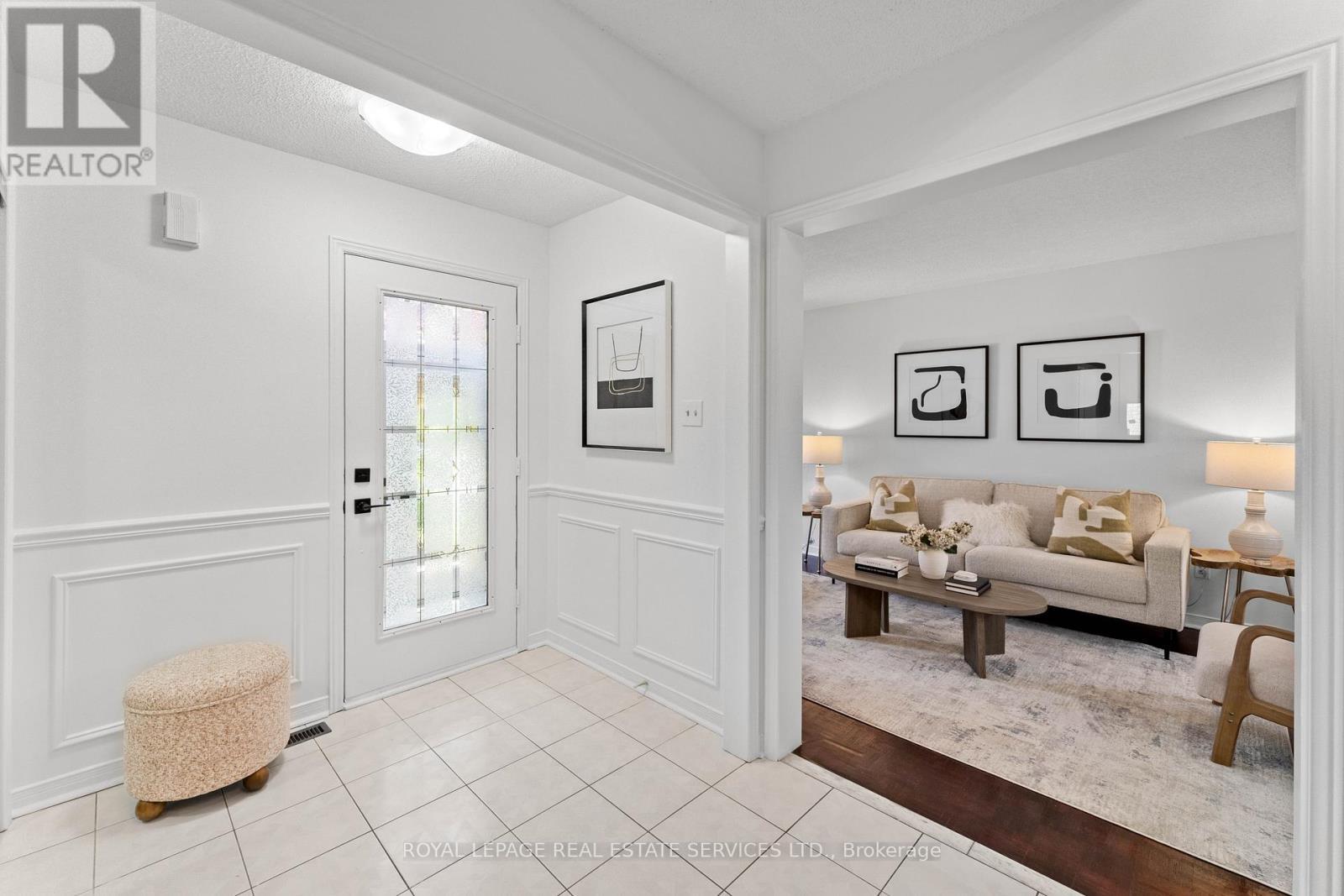 












175 BERWICK CRESCENT

,
Richmond Hill,




Ontario
L4C0B4

