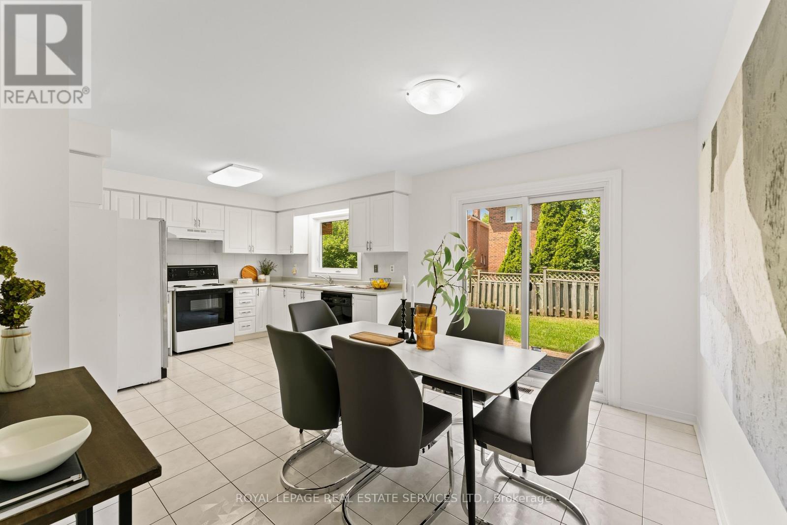 












175 BERWICK CRESCENT

,
Richmond Hill,




Ontario
L4C0B4

