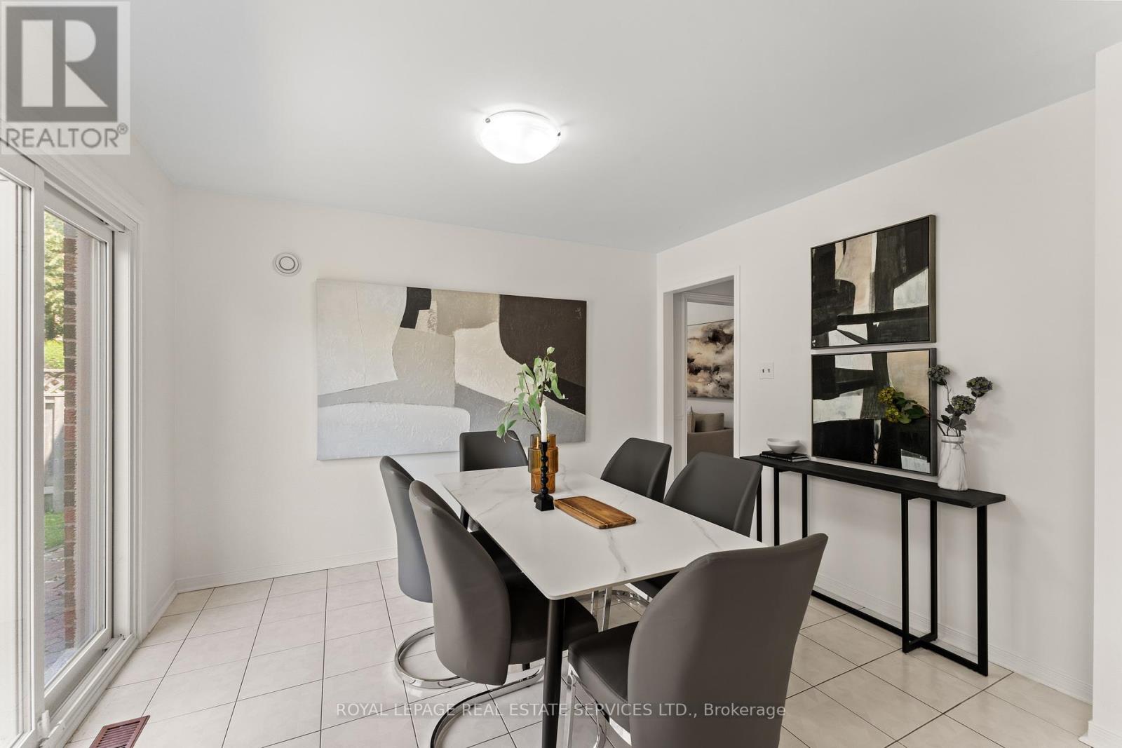 












175 BERWICK CRESCENT

,
Richmond Hill,




Ontario
L4C0B4

