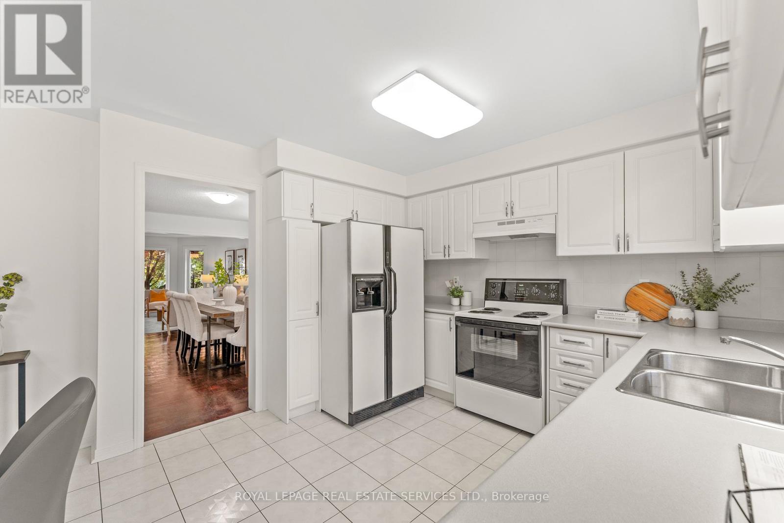 












175 BERWICK CRESCENT

,
Richmond Hill,




Ontario
L4C0B4

