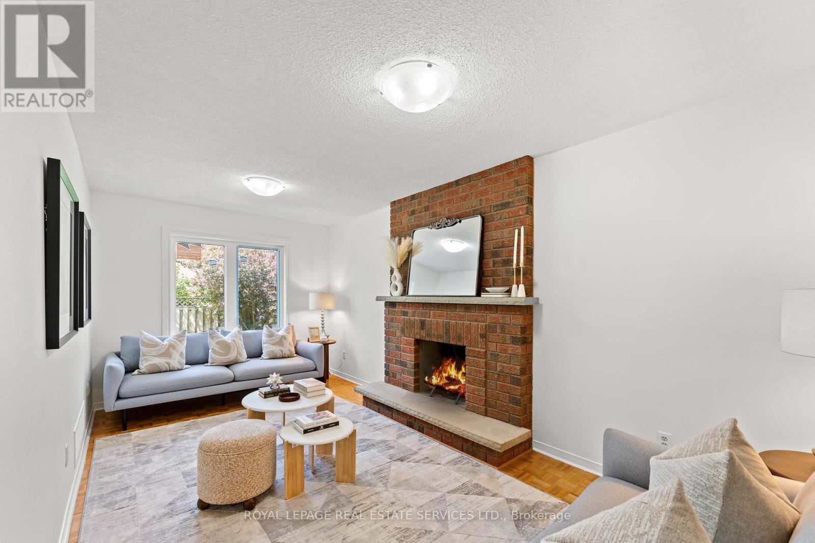 












175 BERWICK CRESCENT

,
Richmond Hill,




Ontario
L4C0B4

