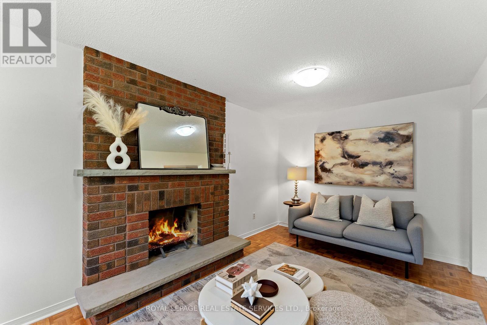 












175 BERWICK CRESCENT

,
Richmond Hill,




Ontario
L4C0B4

