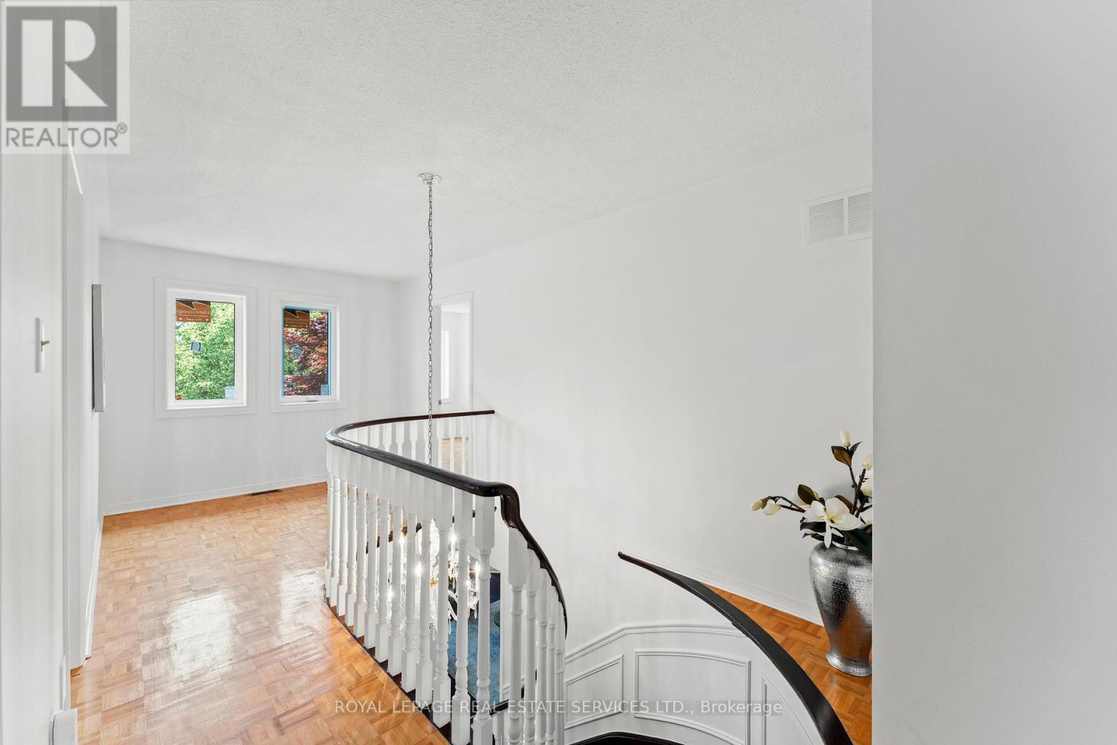 












175 BERWICK CRESCENT

,
Richmond Hill,




Ontario
L4C0B4

