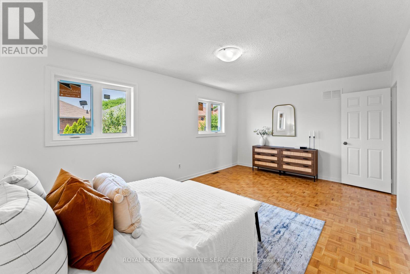 












175 BERWICK CRESCENT

,
Richmond Hill,




Ontario
L4C0B4

