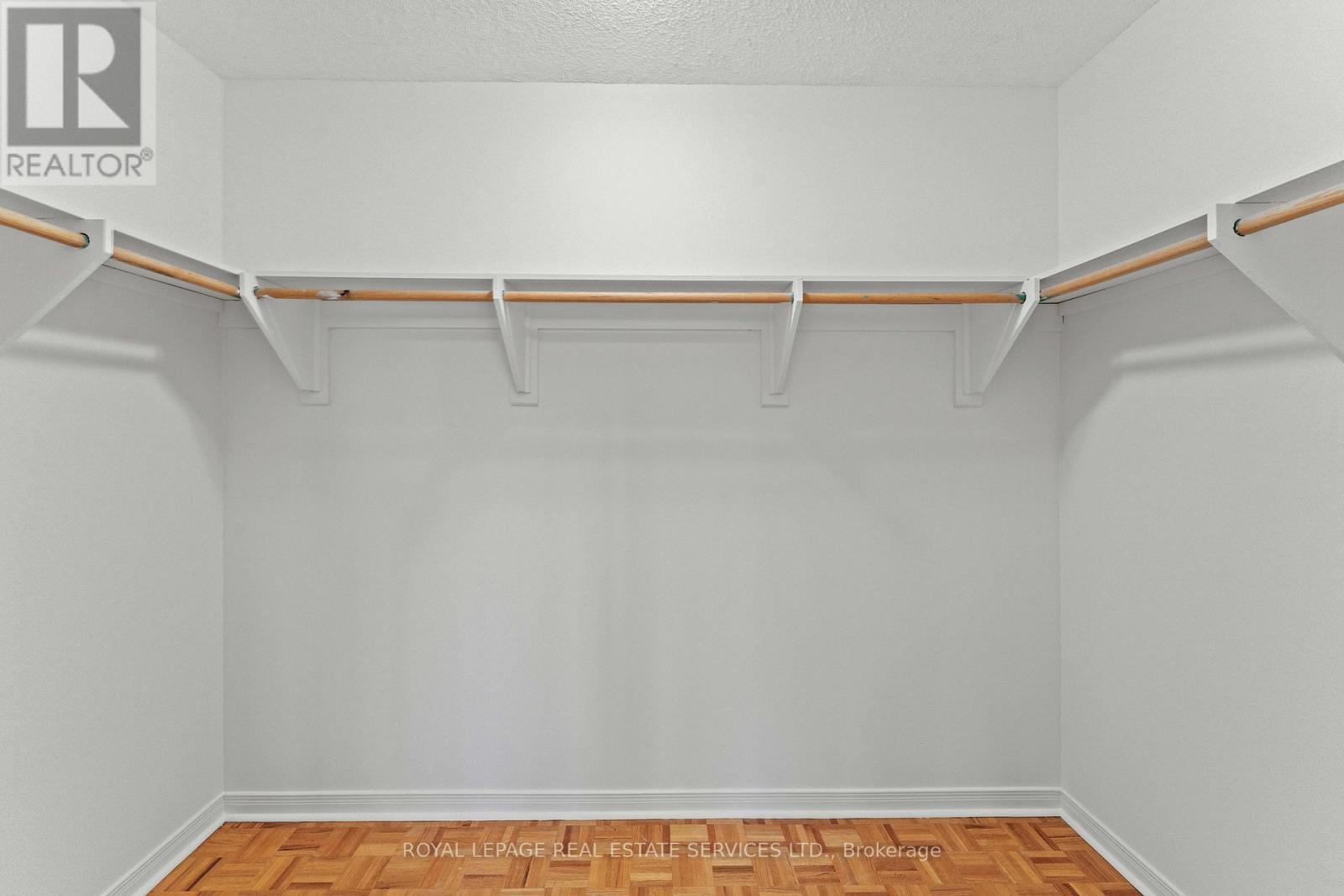 












175 BERWICK CRESCENT

,
Richmond Hill,




Ontario
L4C0B4


