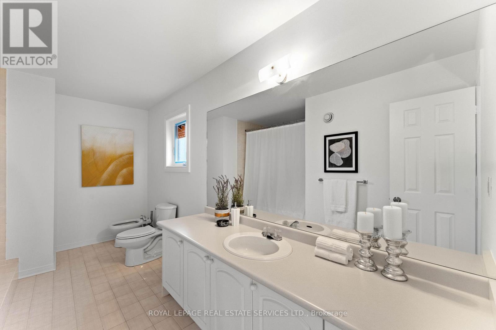 












175 BERWICK CRESCENT

,
Richmond Hill,




Ontario
L4C0B4

