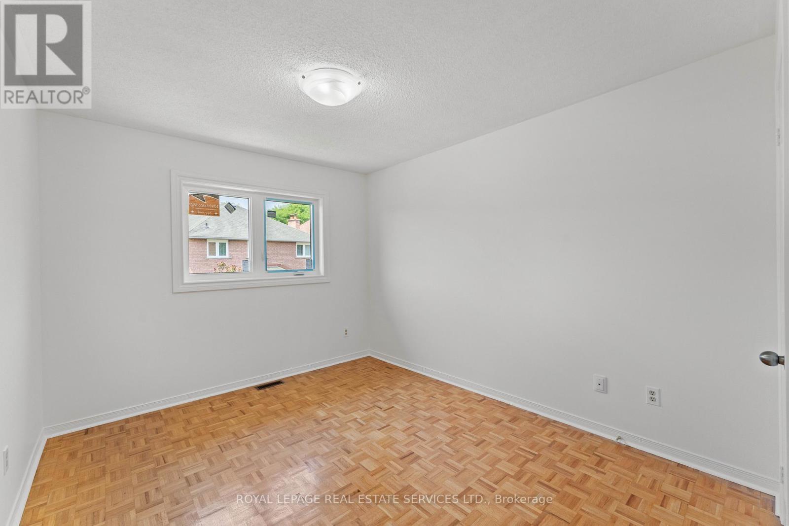 












175 BERWICK CRESCENT

,
Richmond Hill,




Ontario
L4C0B4


