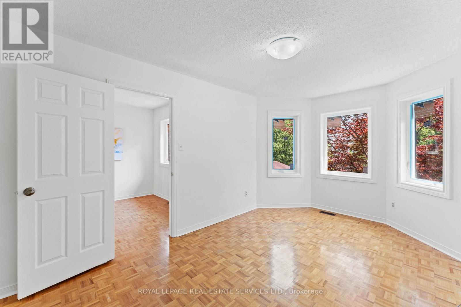 












175 BERWICK CRESCENT

,
Richmond Hill,




Ontario
L4C0B4

