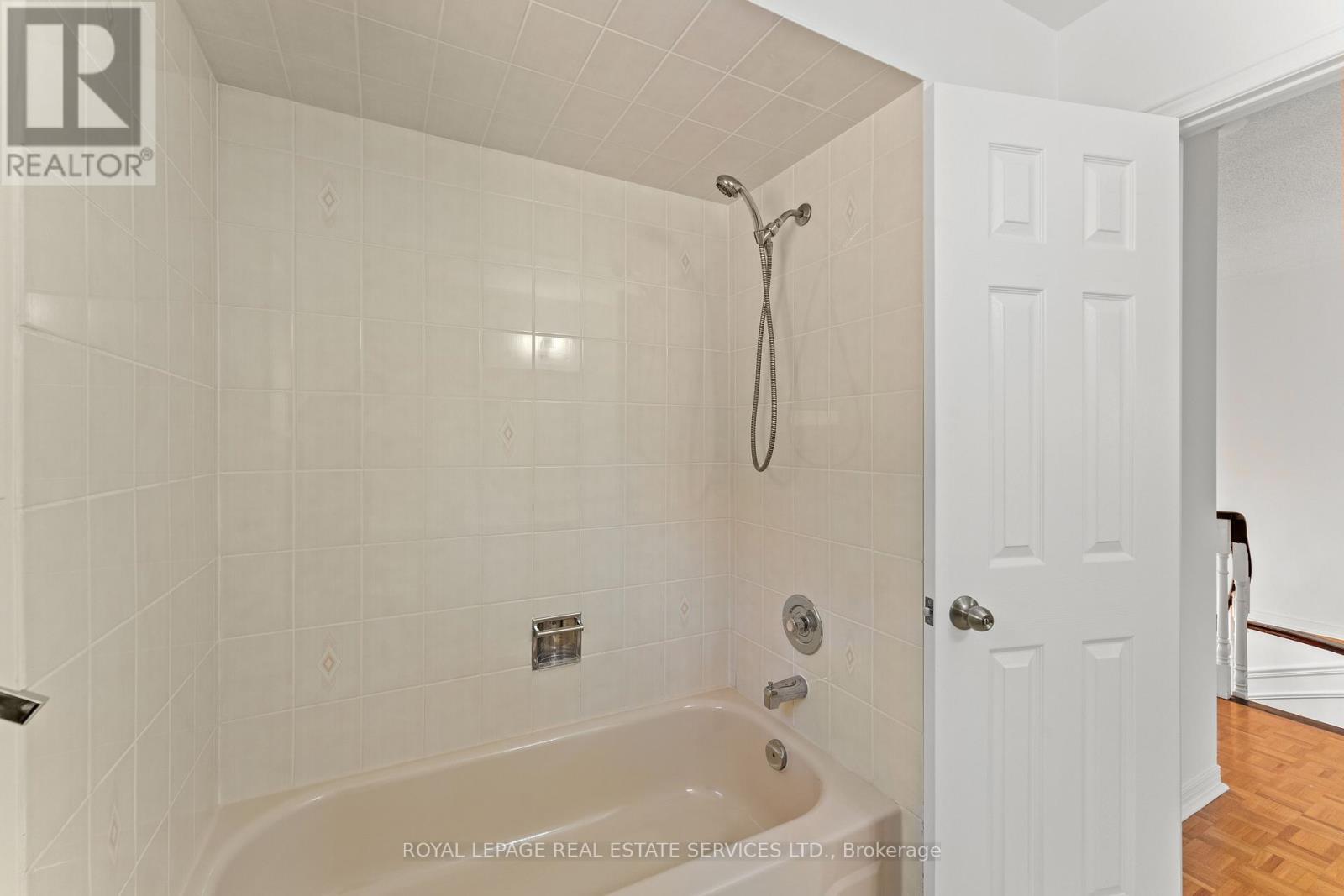












175 BERWICK CRESCENT

,
Richmond Hill,




Ontario
L4C0B4

