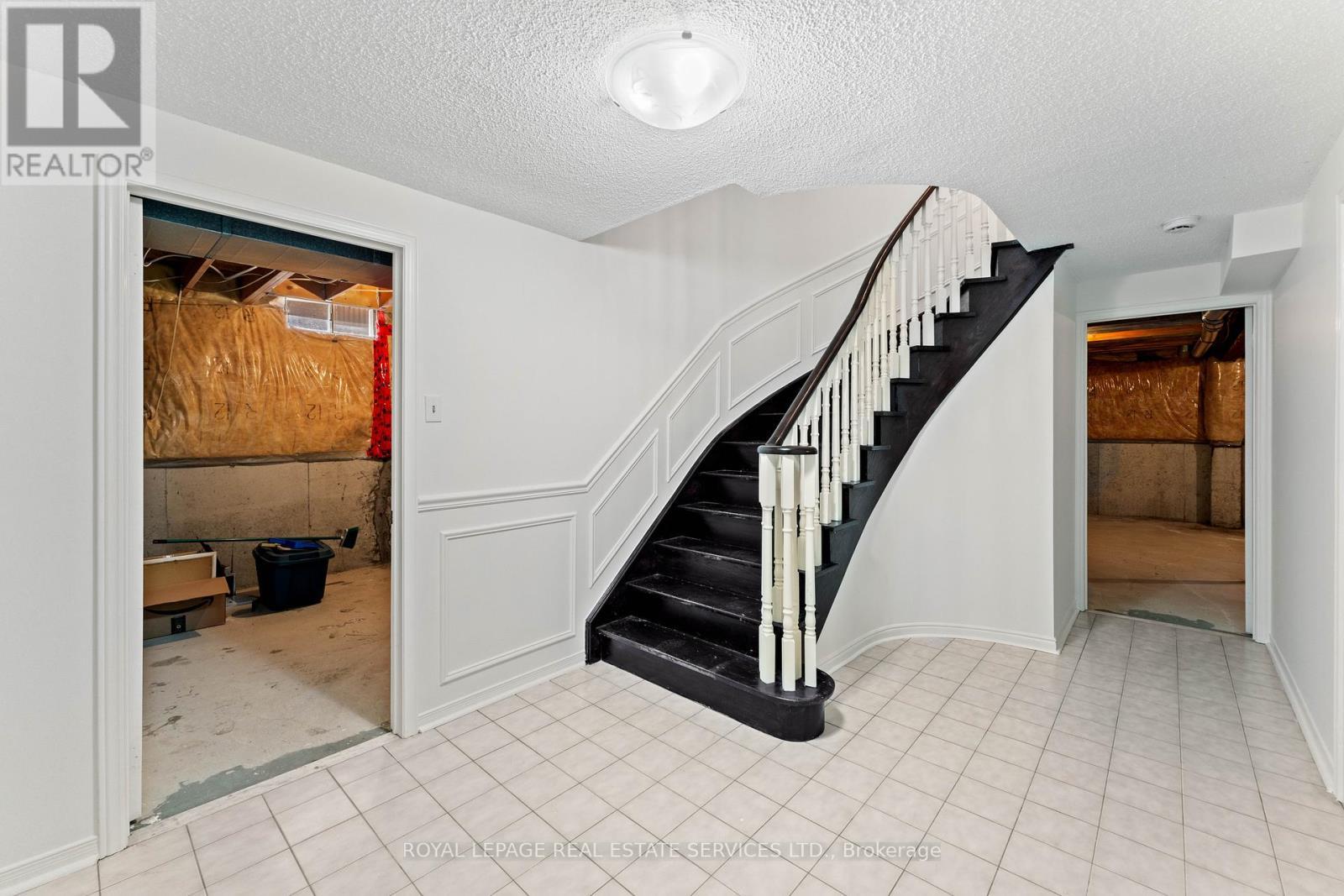 












175 BERWICK CRESCENT

,
Richmond Hill,




Ontario
L4C0B4

