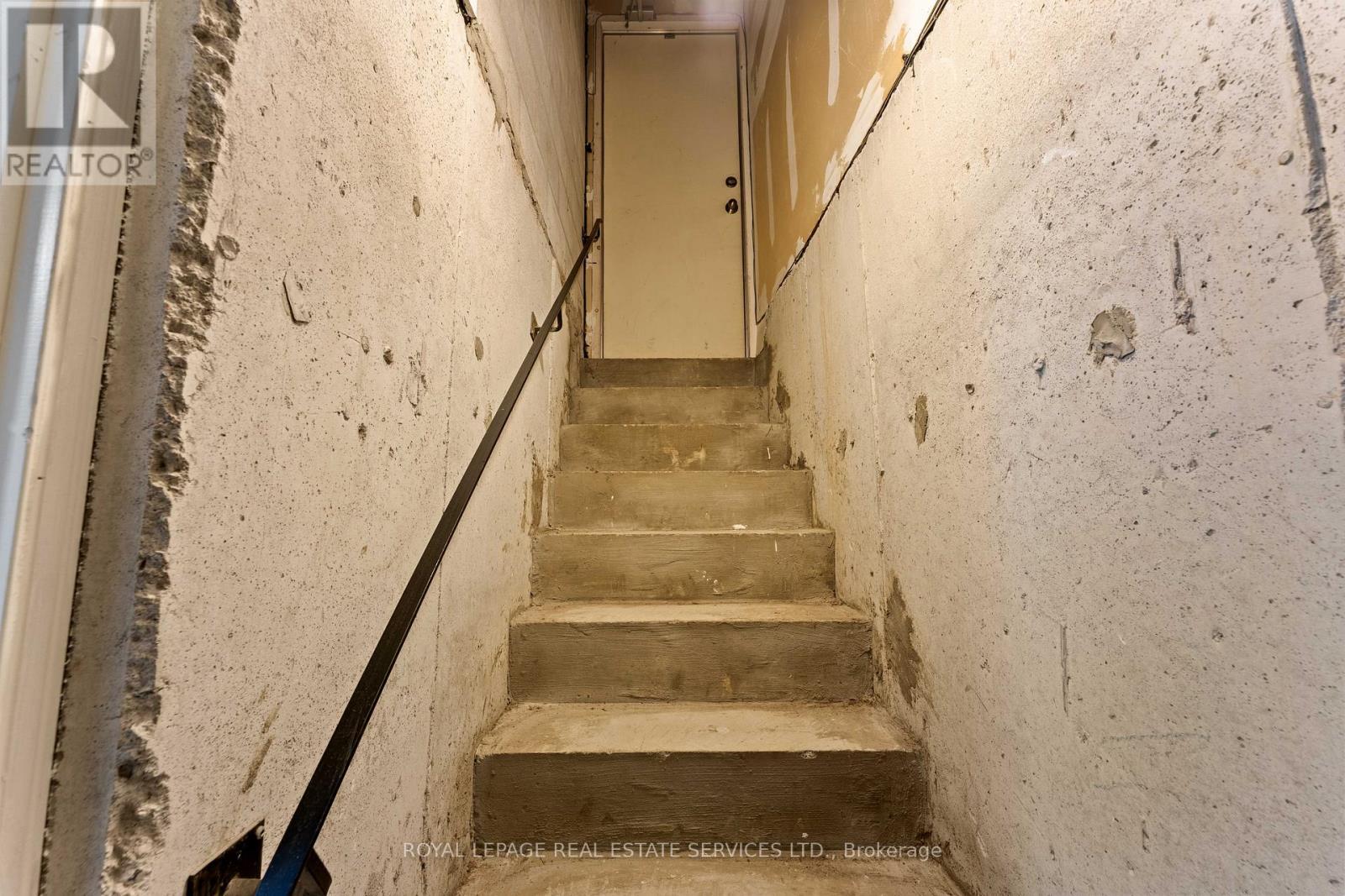 












175 BERWICK CRESCENT

,
Richmond Hill,




Ontario
L4C0B4

