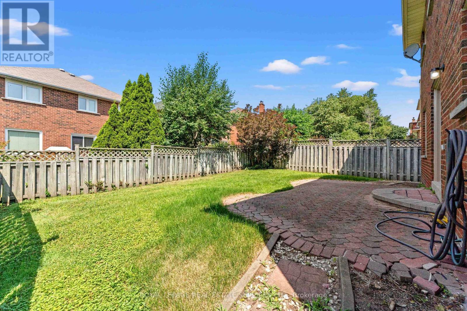 












175 BERWICK CRESCENT

,
Richmond Hill,




Ontario
L4C0B4

