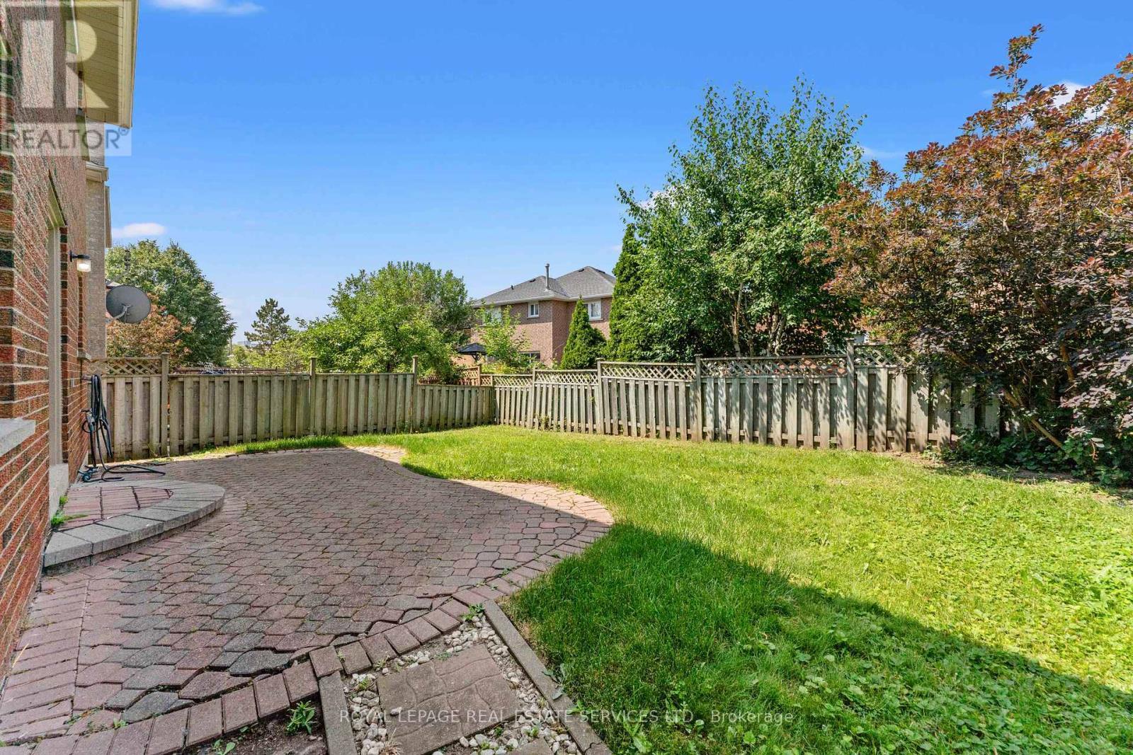 












175 BERWICK CRESCENT

,
Richmond Hill,




Ontario
L4C0B4

