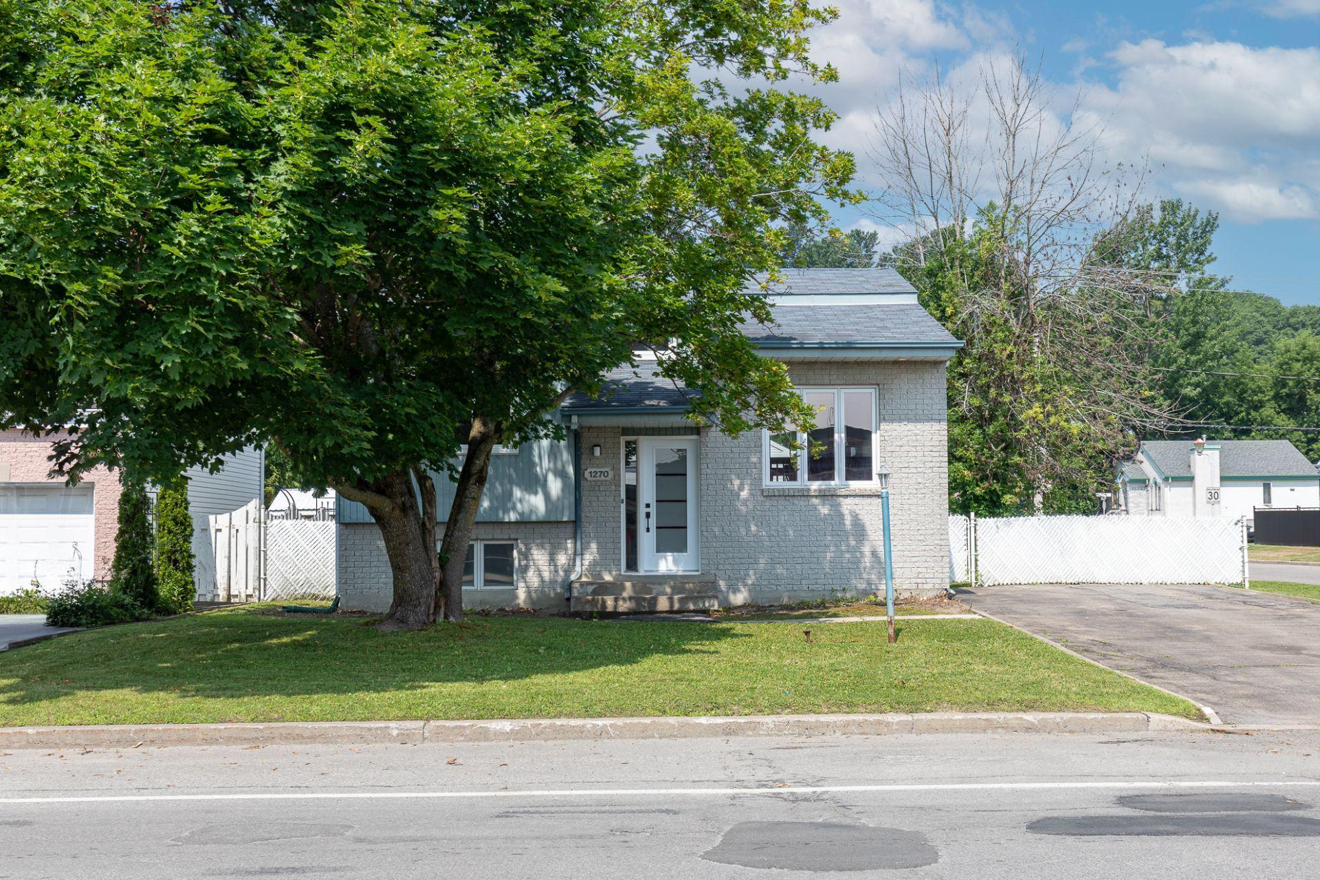 









1270


Av. de Châteaubriant

,
Mascouche,




QC
J7K3K5

