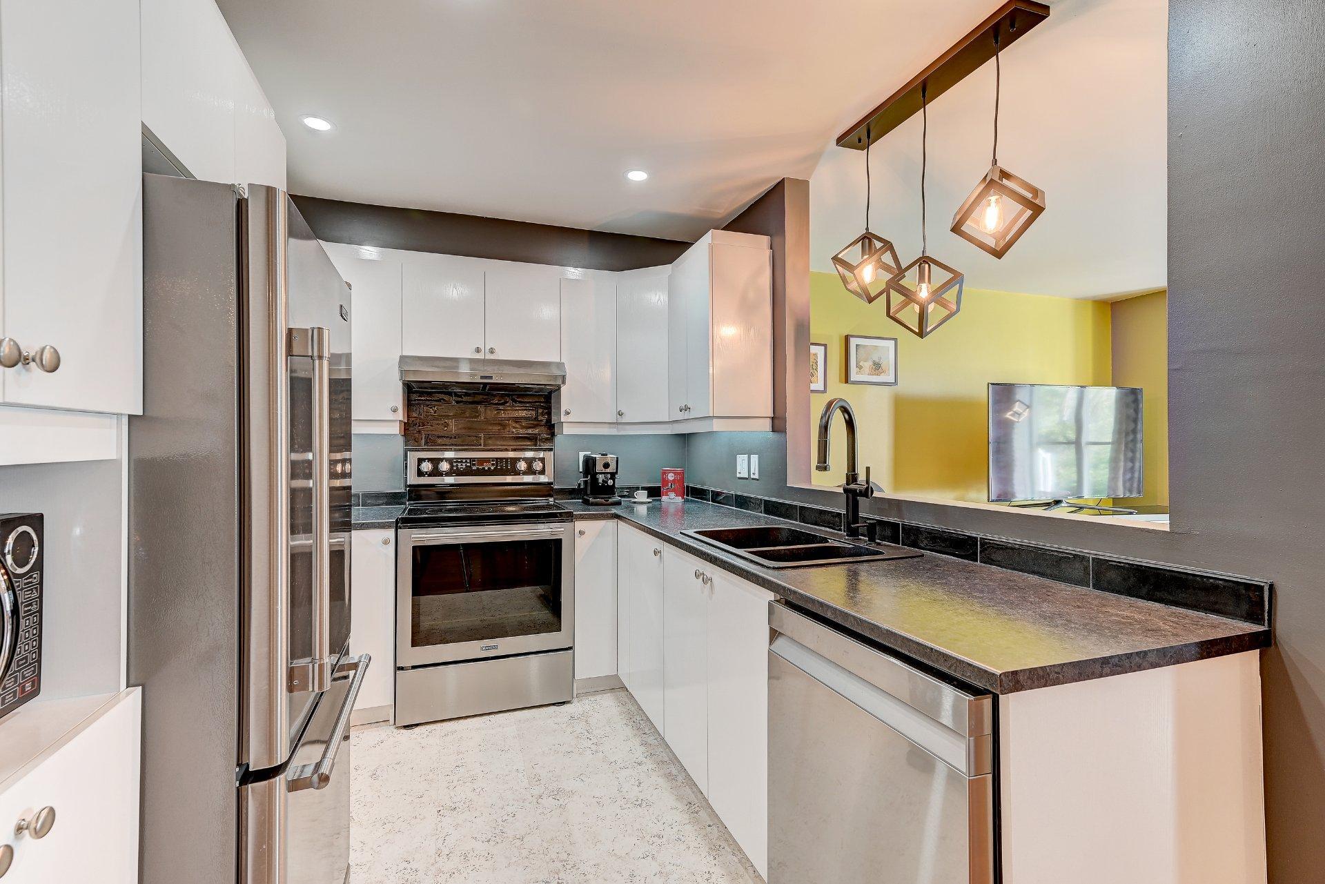 









9616


Rue Riverin

,
Brossard,




QC
J4X2Z1

