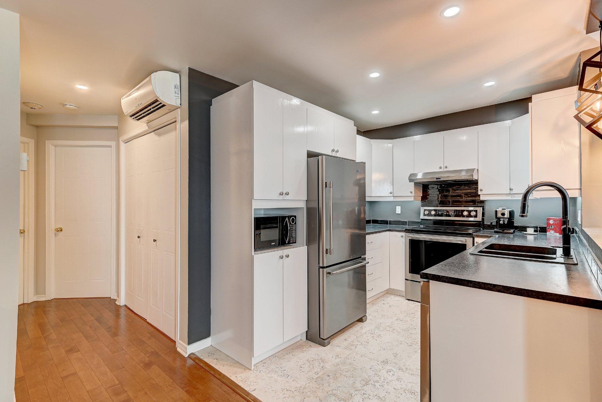 









9616


Rue Riverin

,
Brossard,




QC
J4X2Z1

