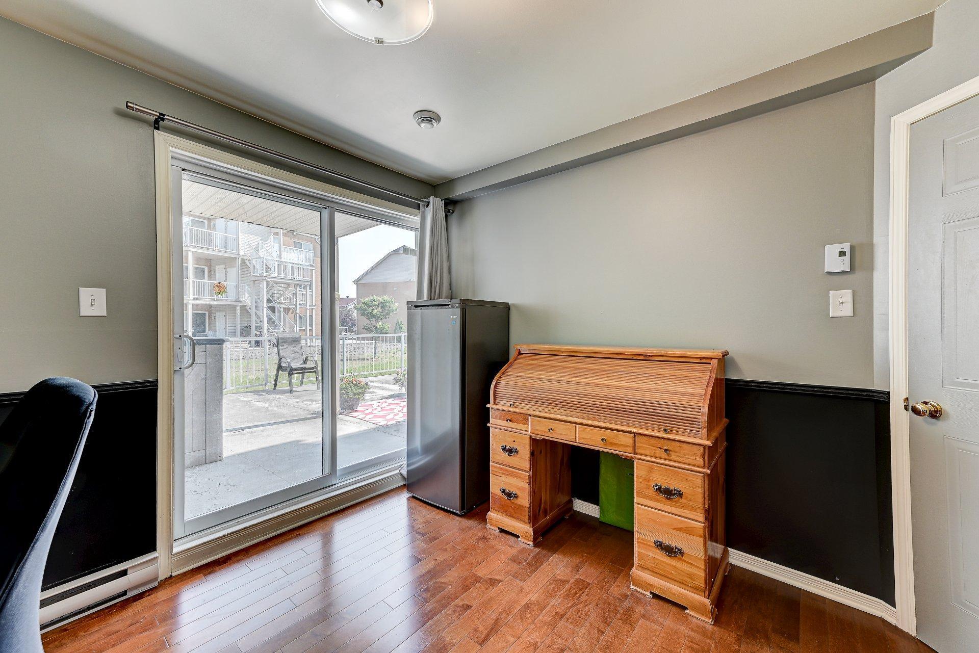 









9616


Rue Riverin

,
Brossard,




QC
J4X2Z1

