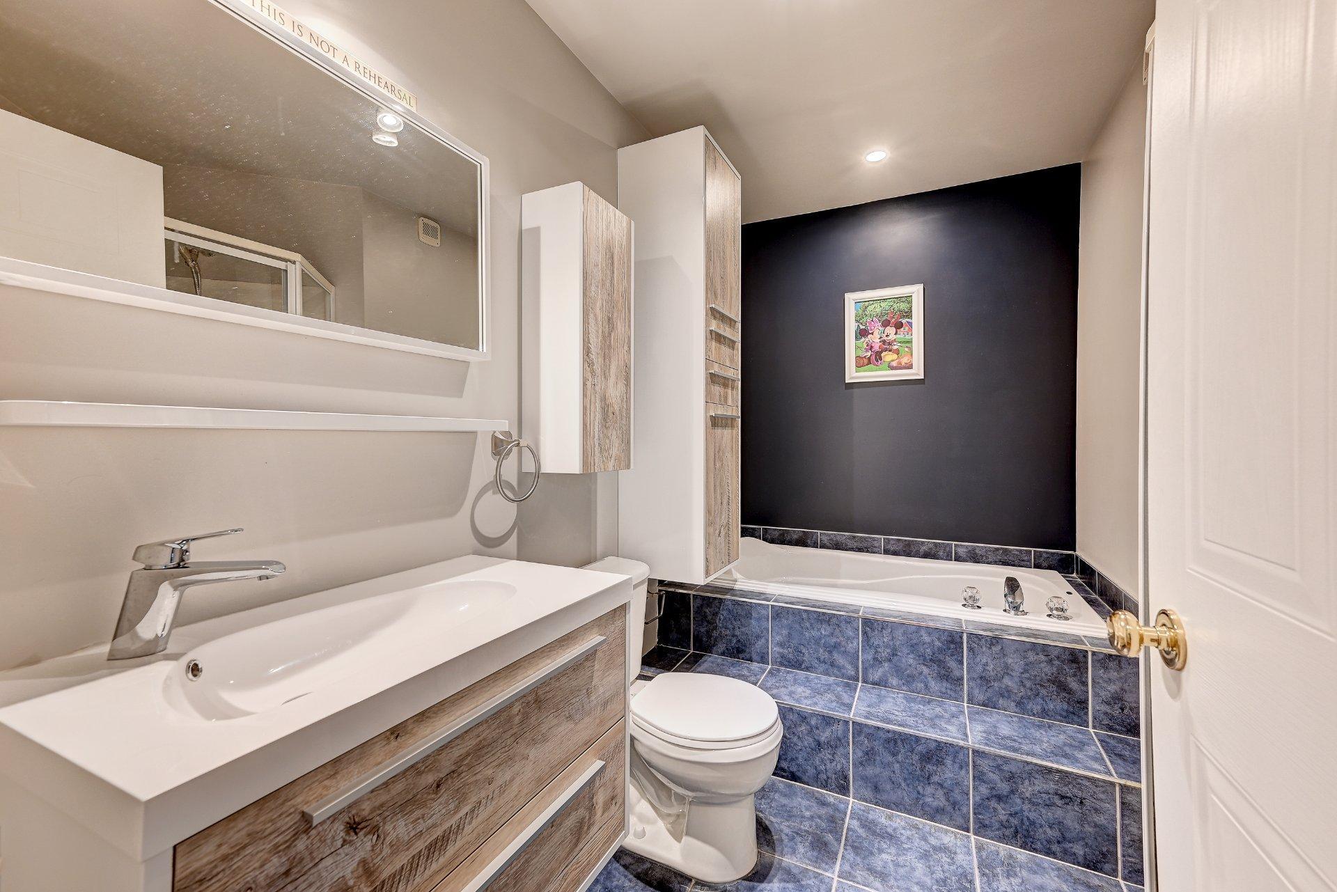 









9616


Rue Riverin

,
Brossard,




QC
J4X2Z1

