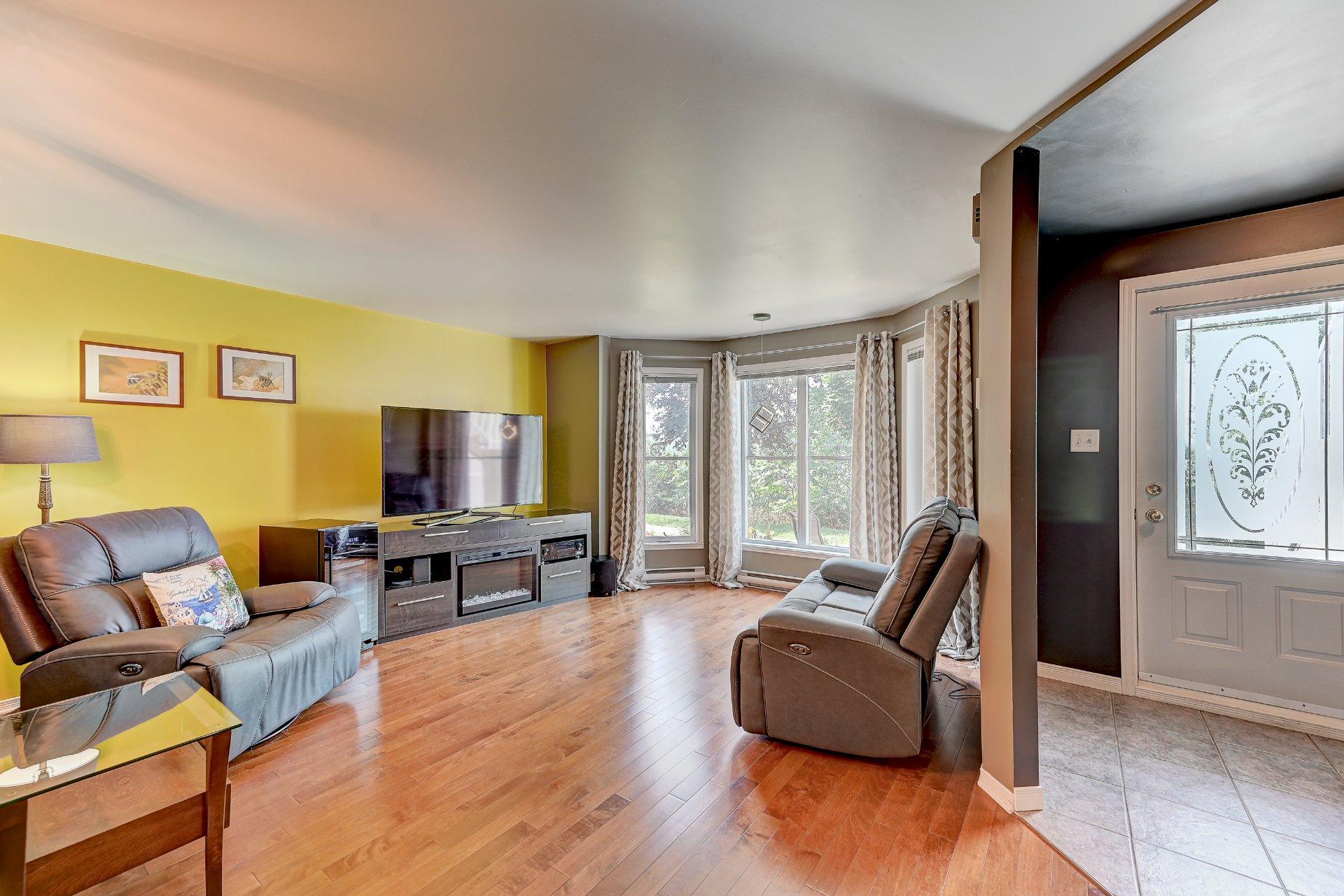 









9616


Rue Riverin

,
Brossard,




QC
J4X2Z1

