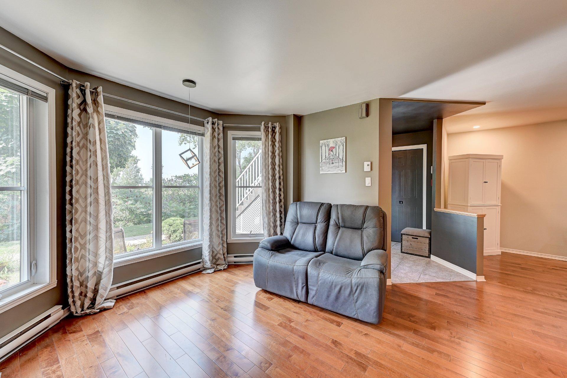 









9616


Rue Riverin

,
Brossard,




QC
J4X2Z1


