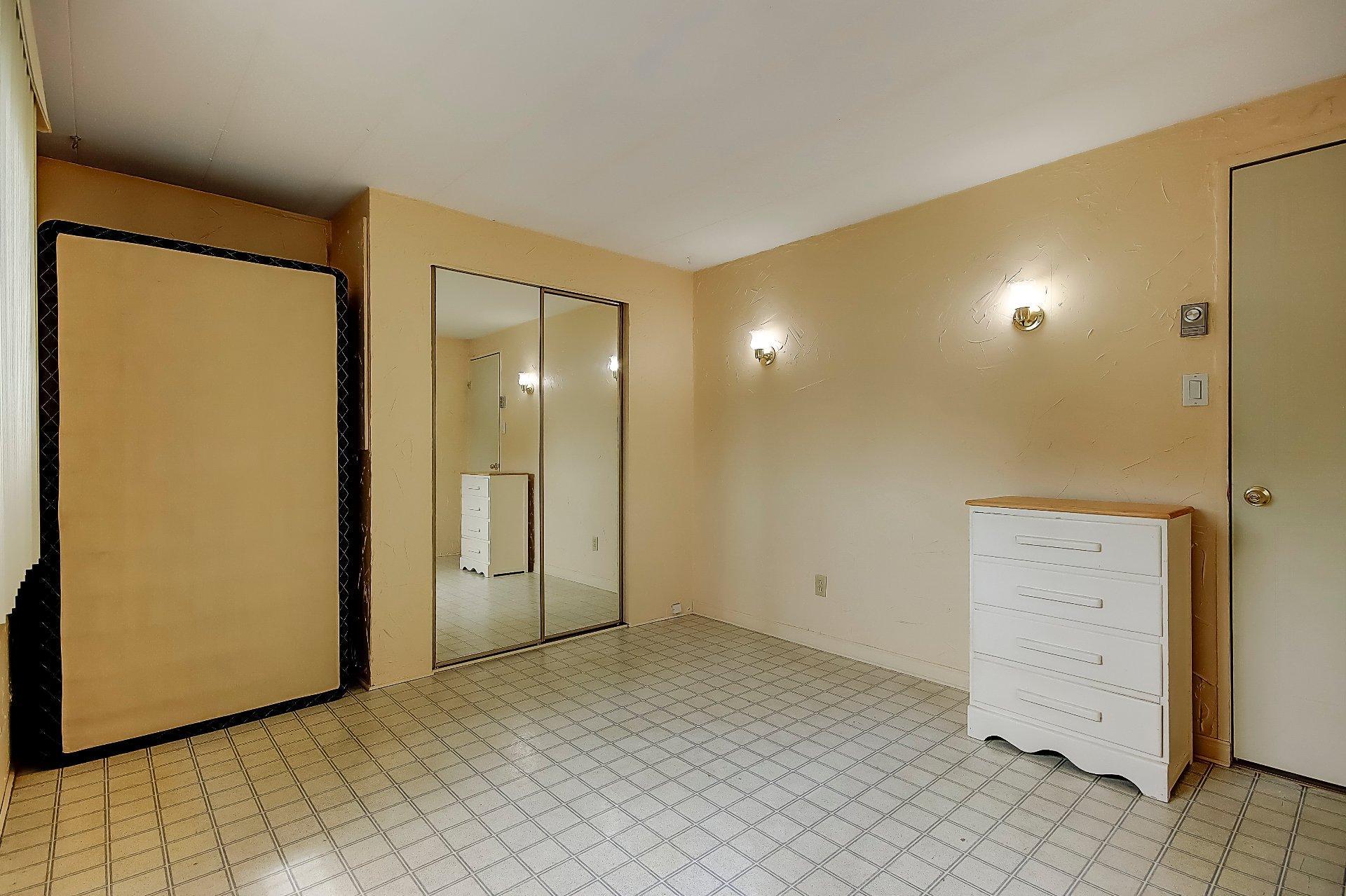 









3950


Boul. Sir-Wilfrid-Laurier

, 580,
Longueuil (Saint-Hubert),




QC
J3Y5Y9

