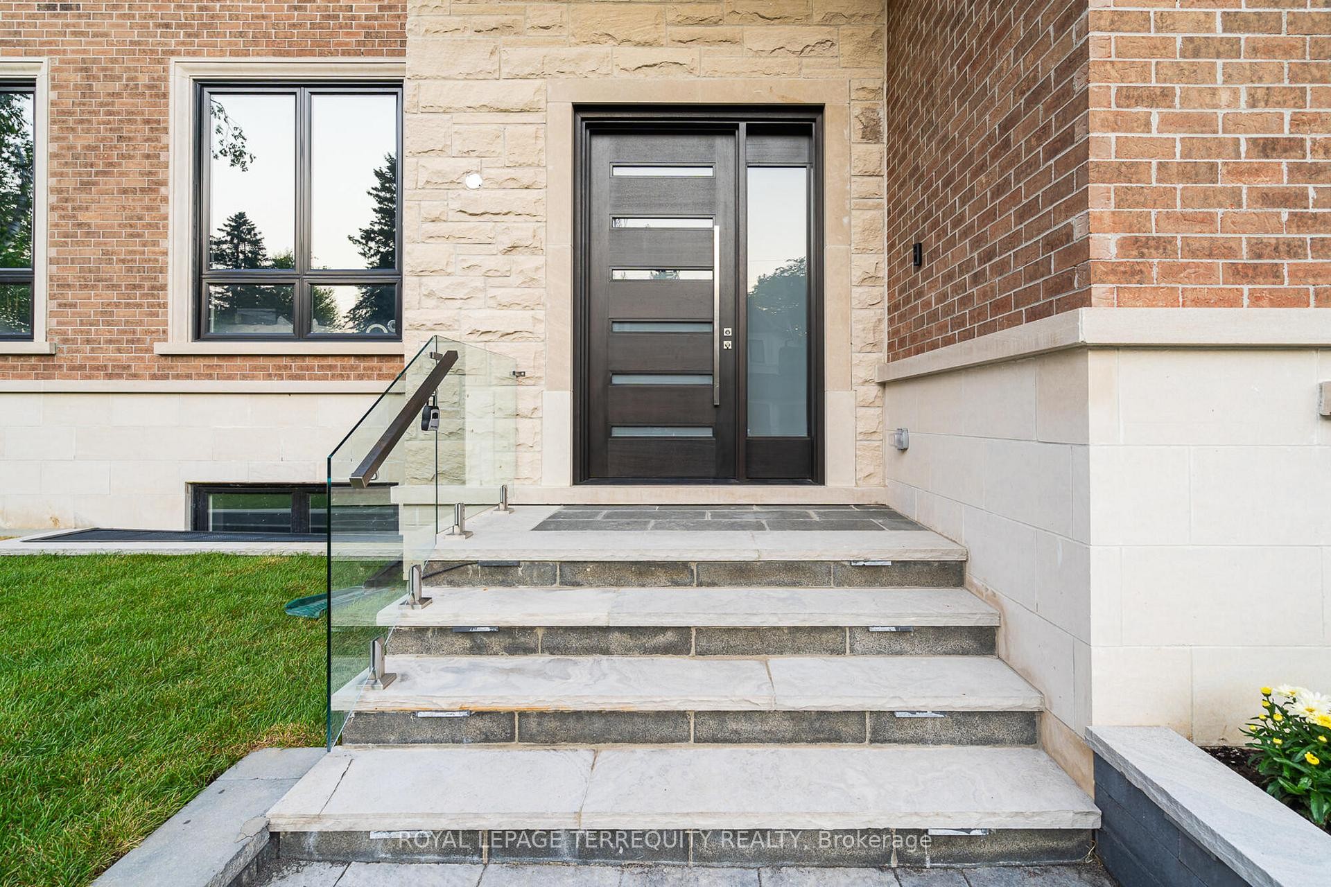 









45


Seaton

Drive,
Aurora,




ON
L4G 2K2

