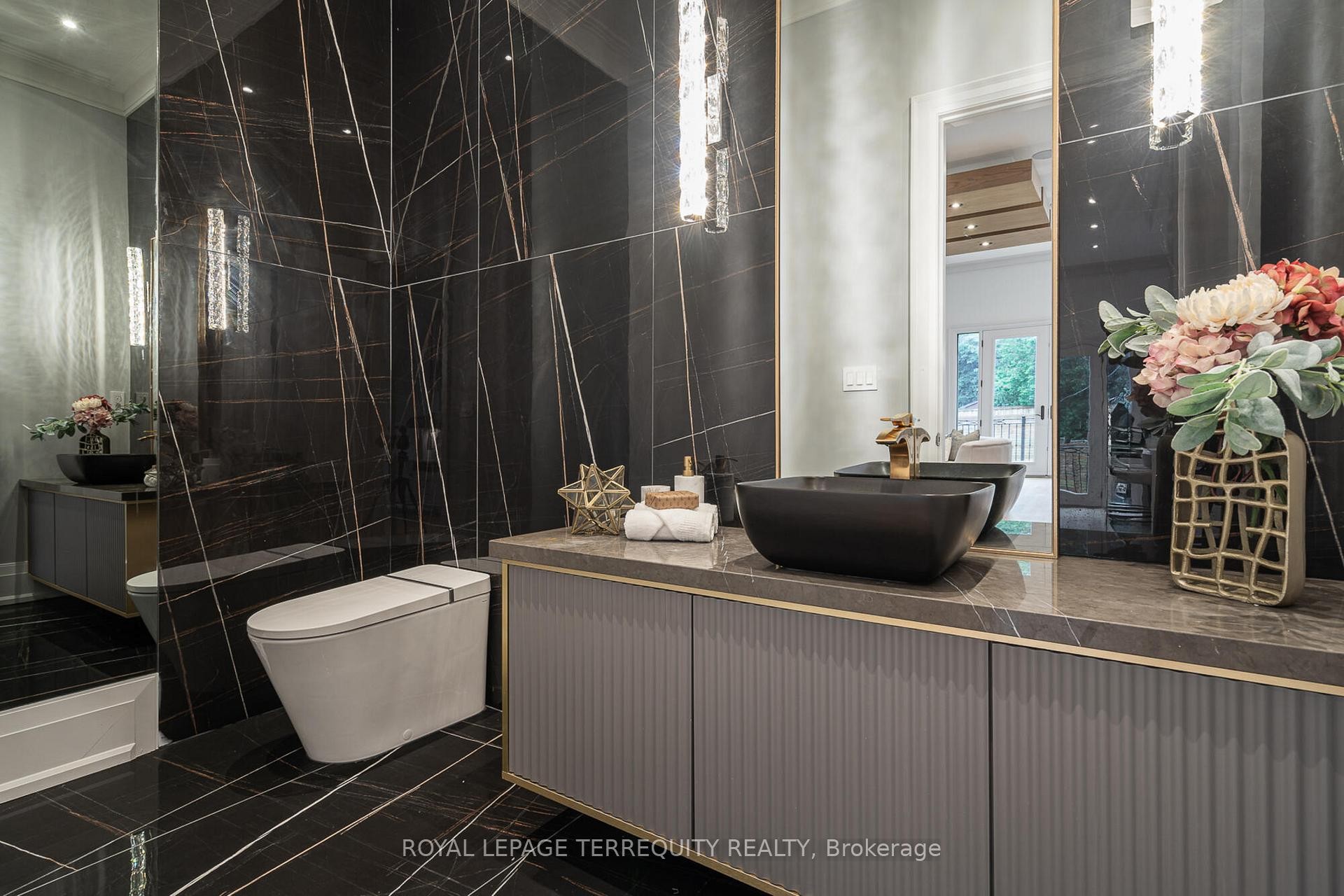 









45


Seaton

Drive,
Aurora,




ON
L4G 2K2

