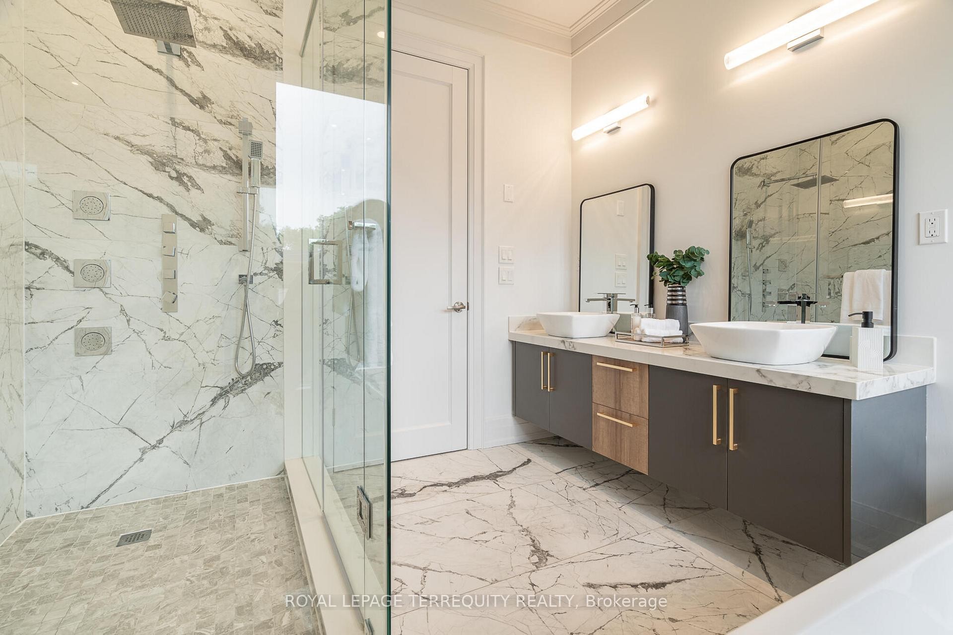 









45


Seaton

Drive,
Aurora,




ON
L4G 2K2

