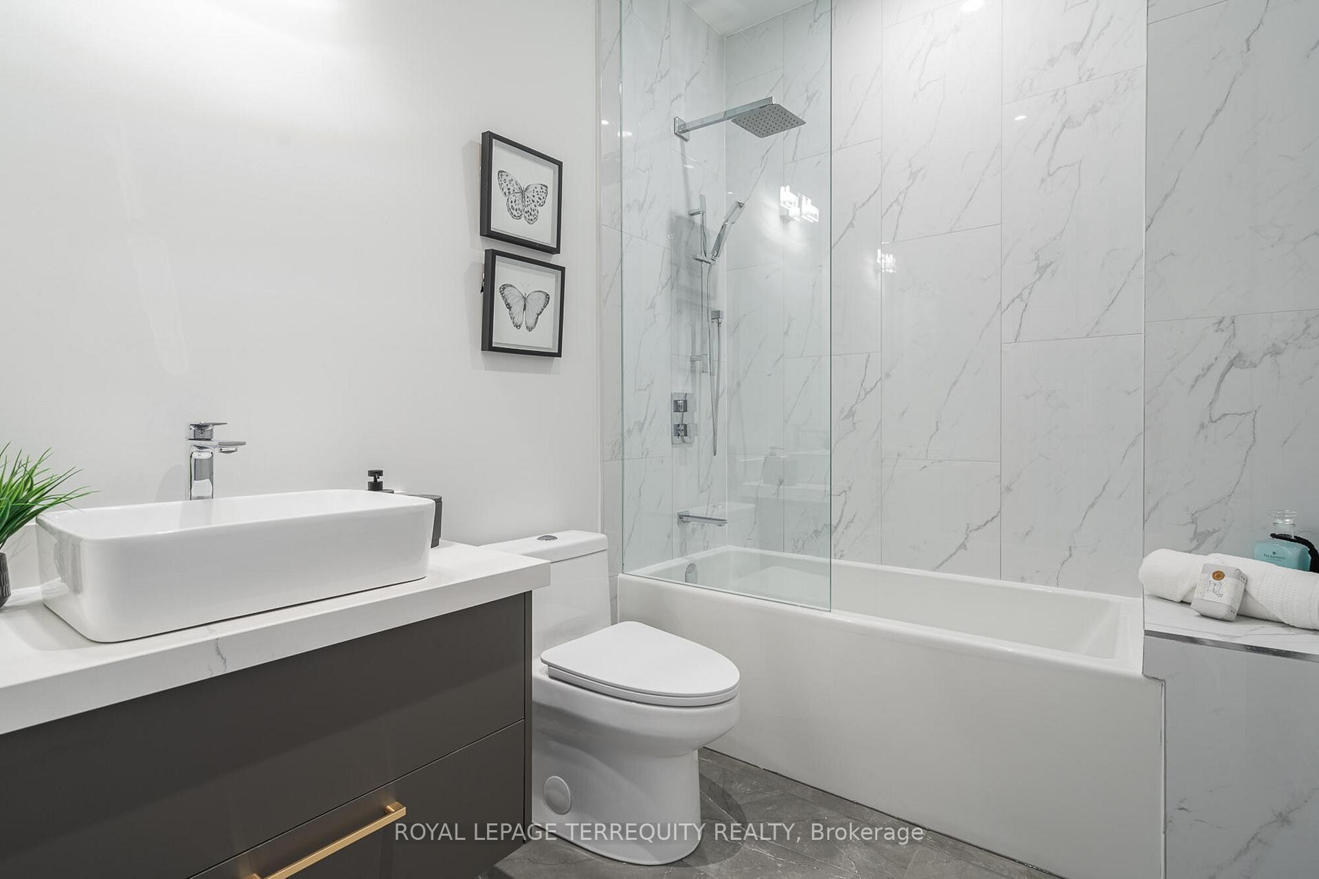 









45


Seaton

Drive,
Aurora,




ON
L4G 2K2

