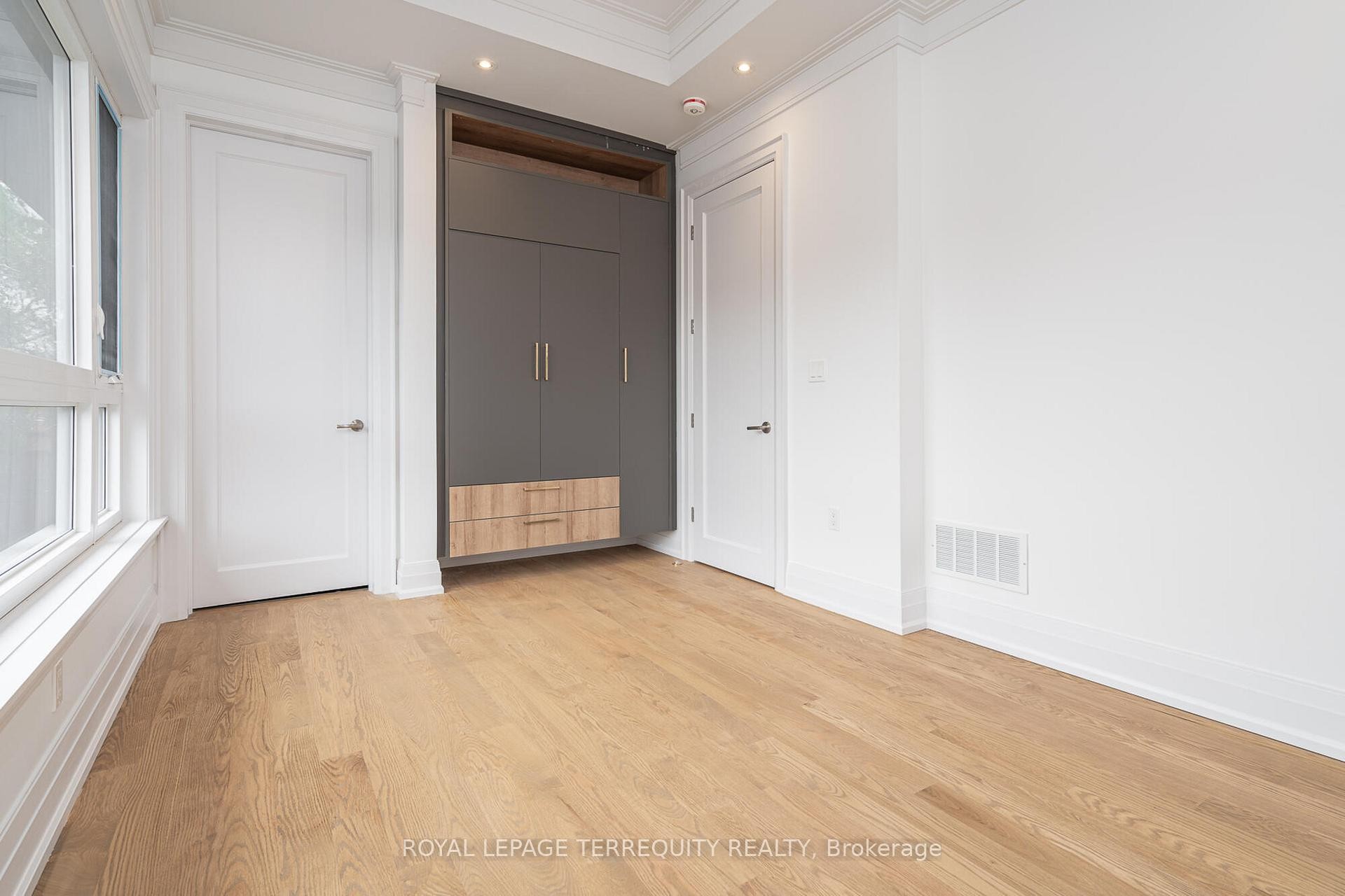 









45


Seaton

Drive,
Aurora,




ON
L4G 2K2

