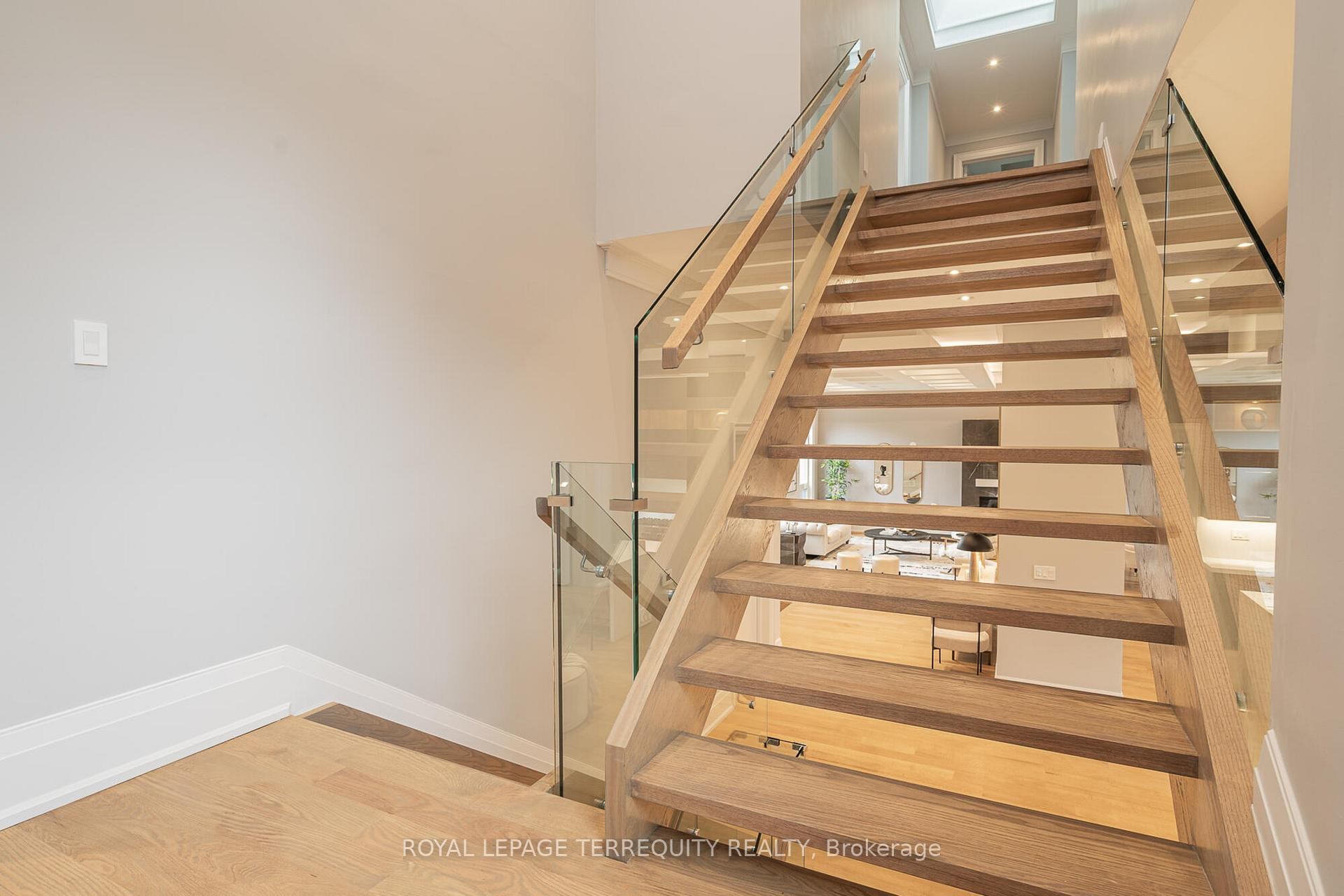 









45


Seaton

Drive,
Aurora,




ON
L4G 2K2

