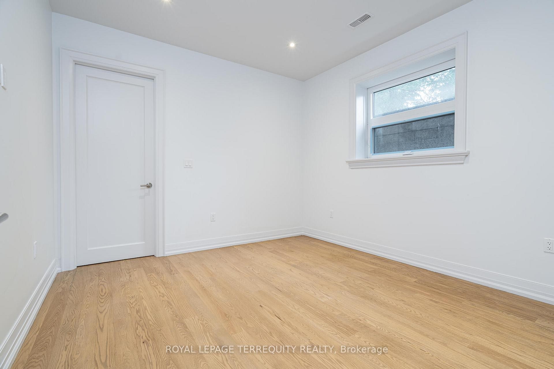 









45


Seaton

Drive,
Aurora,




ON
L4G 2K2

