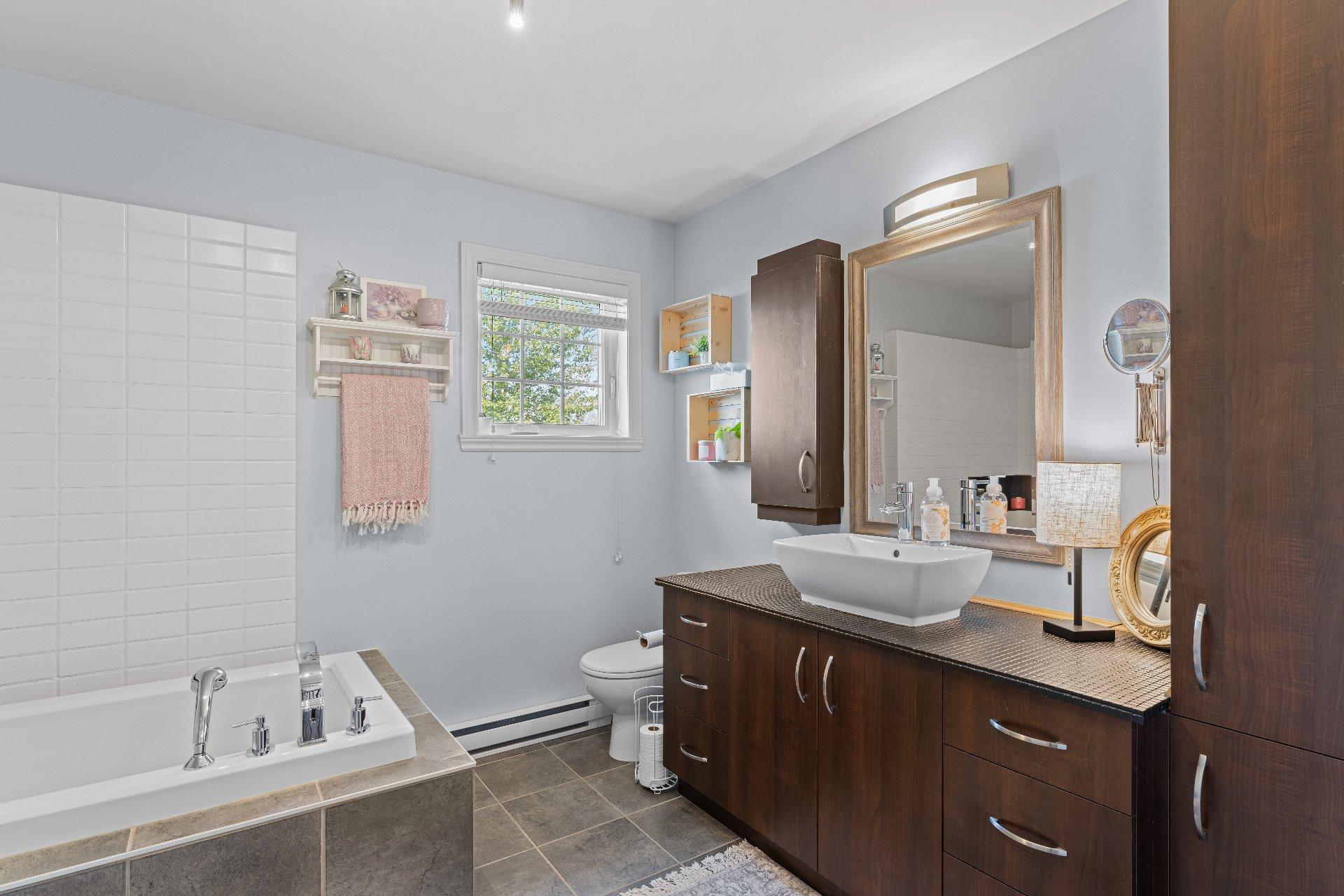 









1321


Rue Marcel-Marcotte

,
Sherbrooke (Brompton/Rock Forest/Saint-Élie/Deauville),




QC
J1N0S3

