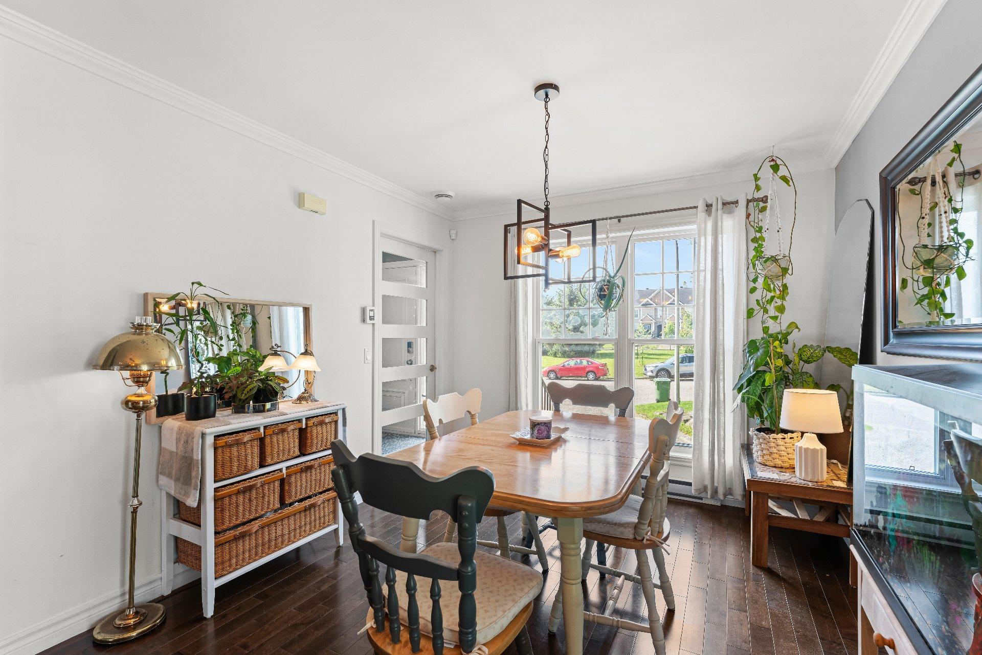 









1321


Rue Marcel-Marcotte

,
Sherbrooke (Brompton/Rock Forest/Saint-Élie/Deauville),




QC
J1N0S3

