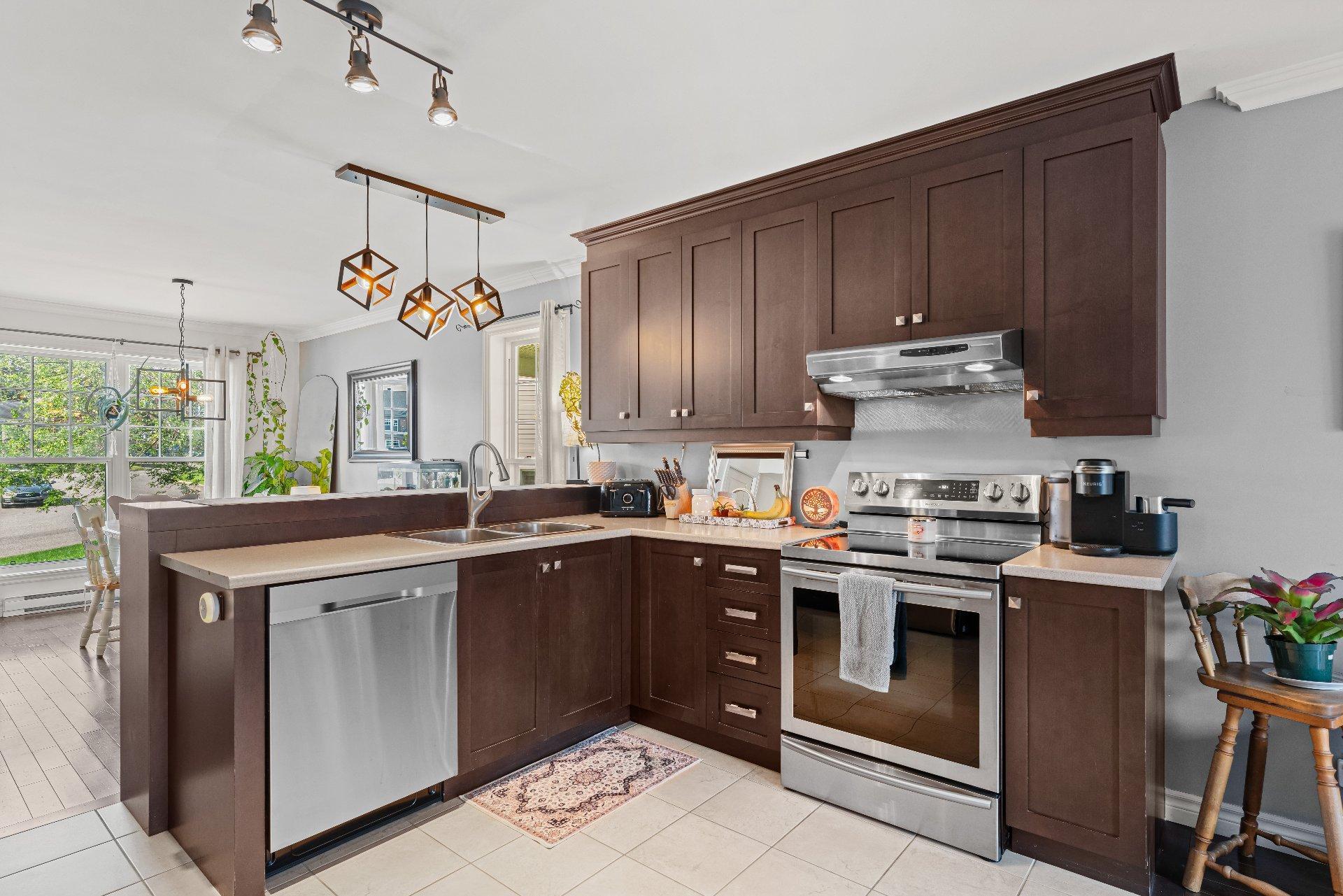









1321


Rue Marcel-Marcotte

,
Sherbrooke (Brompton/Rock Forest/Saint-Élie/Deauville),




QC
J1N0S3

