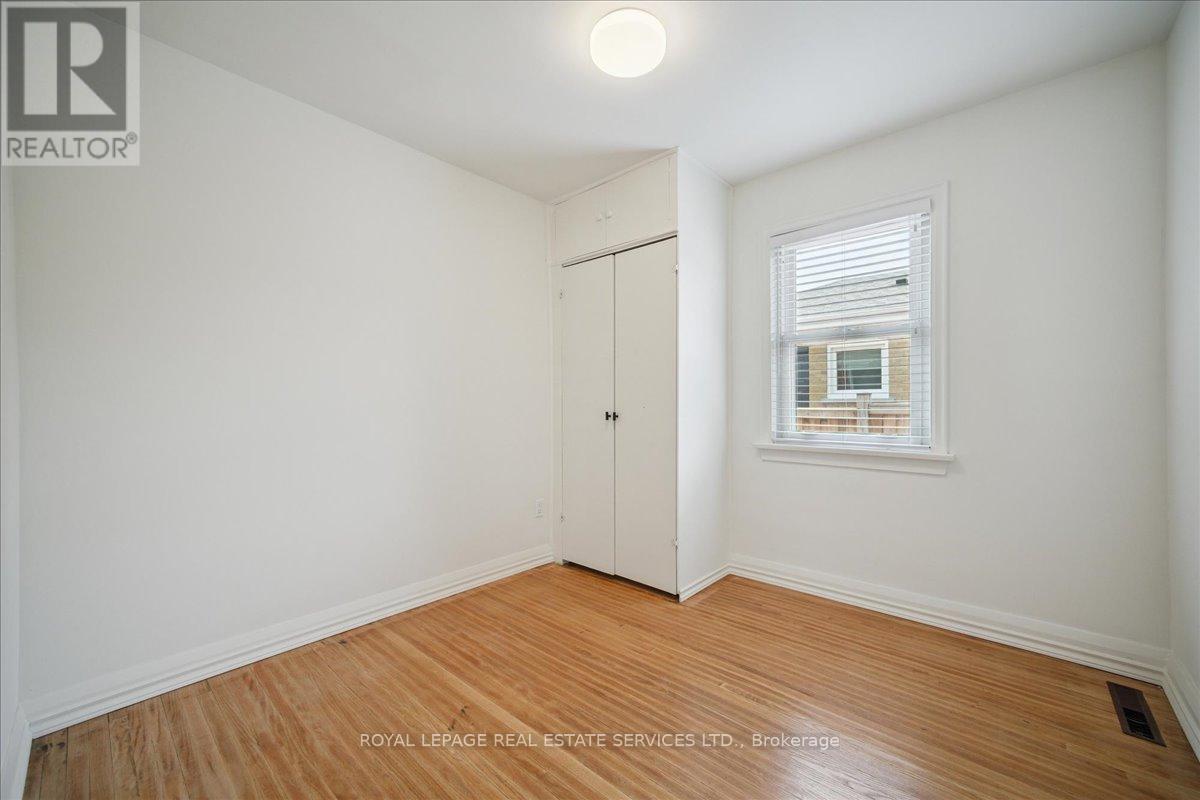 












10 MENDIP CRESCENT

,
Toronto,




Ontario
M1P1Y4


