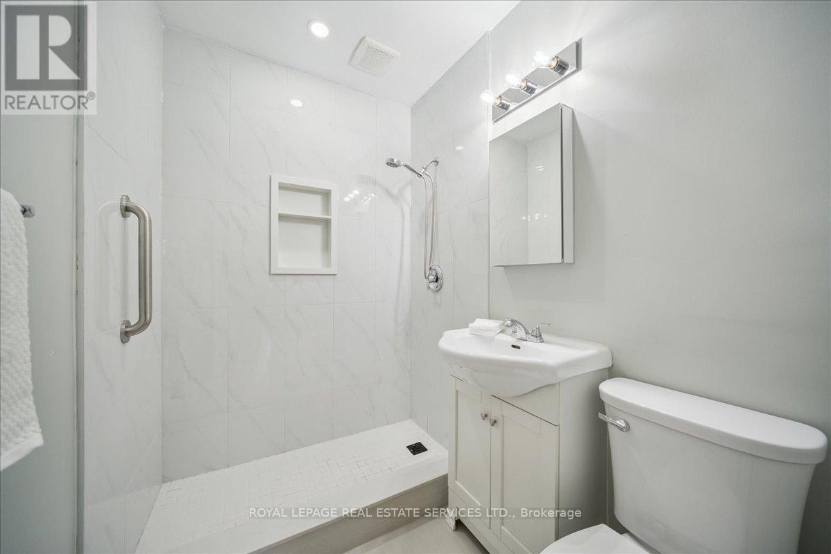 












10 MENDIP CRESCENT

,
Toronto,




Ontario
M1P1Y4

