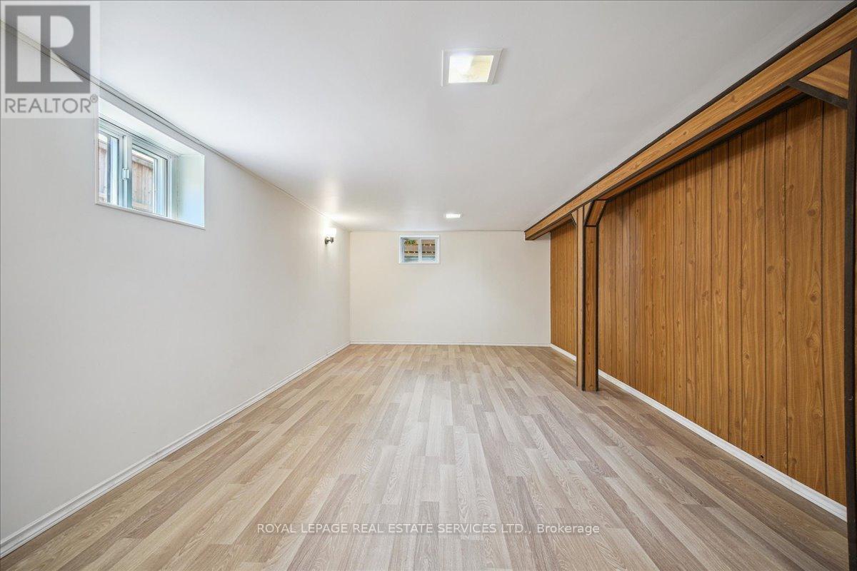 












10 MENDIP CRESCENT

,
Toronto,




Ontario
M1P1Y4

