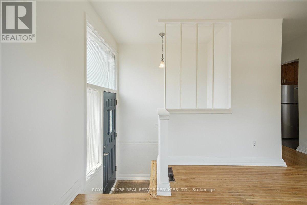 












10 MENDIP CRESCENT

,
Toronto,




Ontario
M1P1Y4

