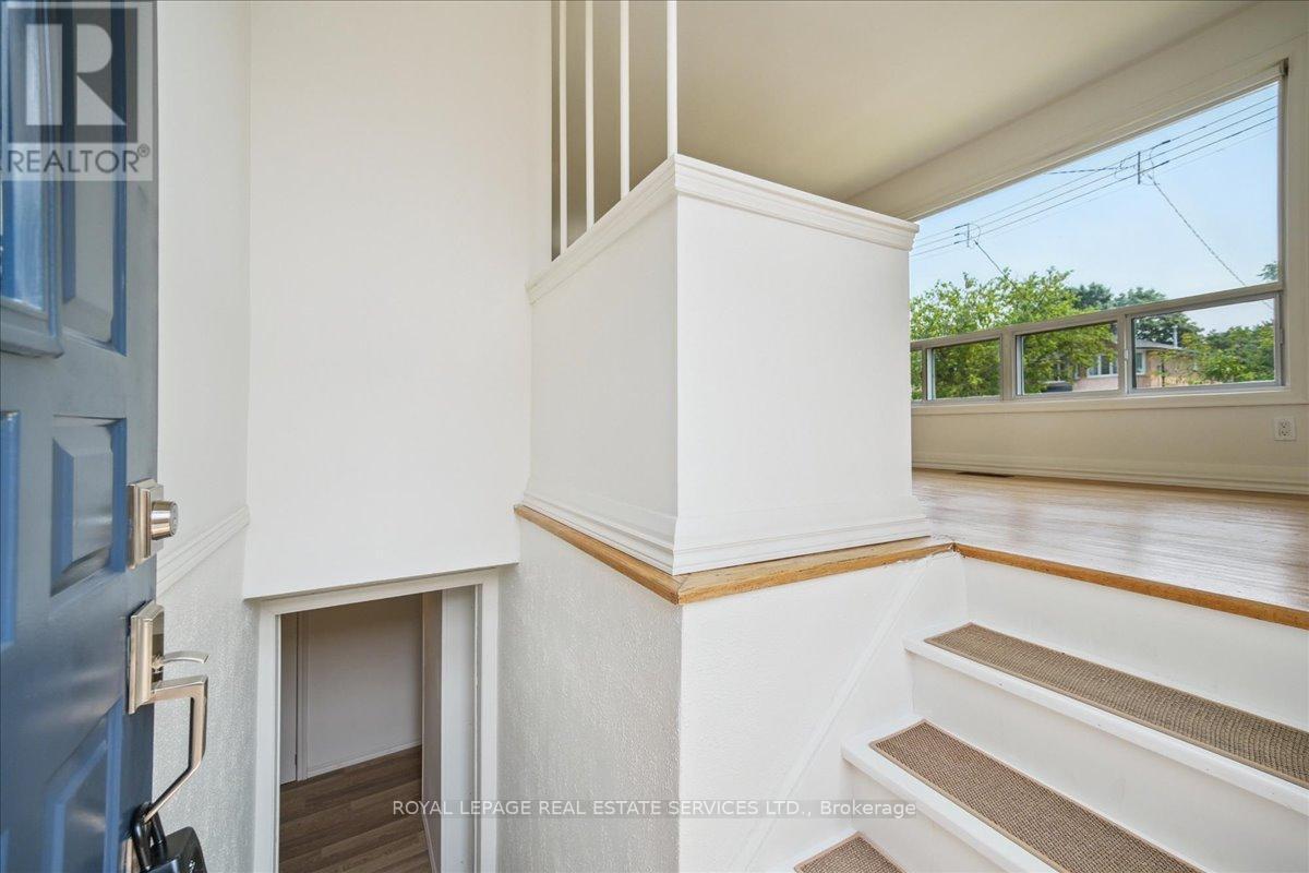 












10 MENDIP CRESCENT

,
Toronto,




Ontario
M1P1Y4

