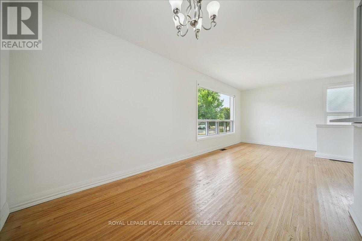 












10 MENDIP CRESCENT

,
Toronto,




Ontario
M1P1Y4

