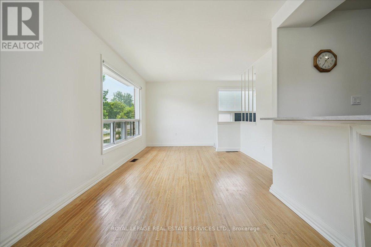 












10 MENDIP CRESCENT

,
Toronto,




Ontario
M1P1Y4

