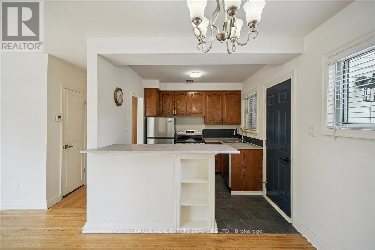 












10 MENDIP CRESCENT

,
Toronto,




Ontario
M1P1Y4

