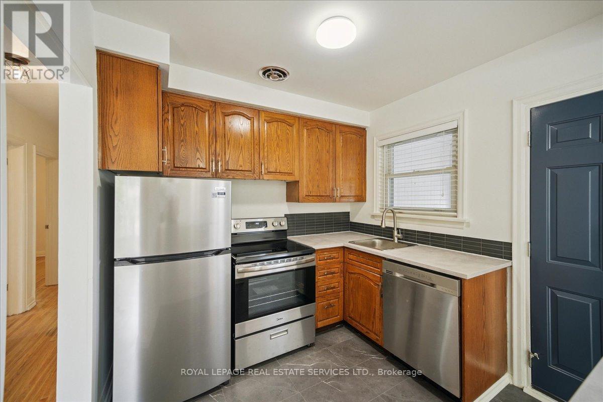 












10 MENDIP CRESCENT

,
Toronto,




Ontario
M1P1Y4

