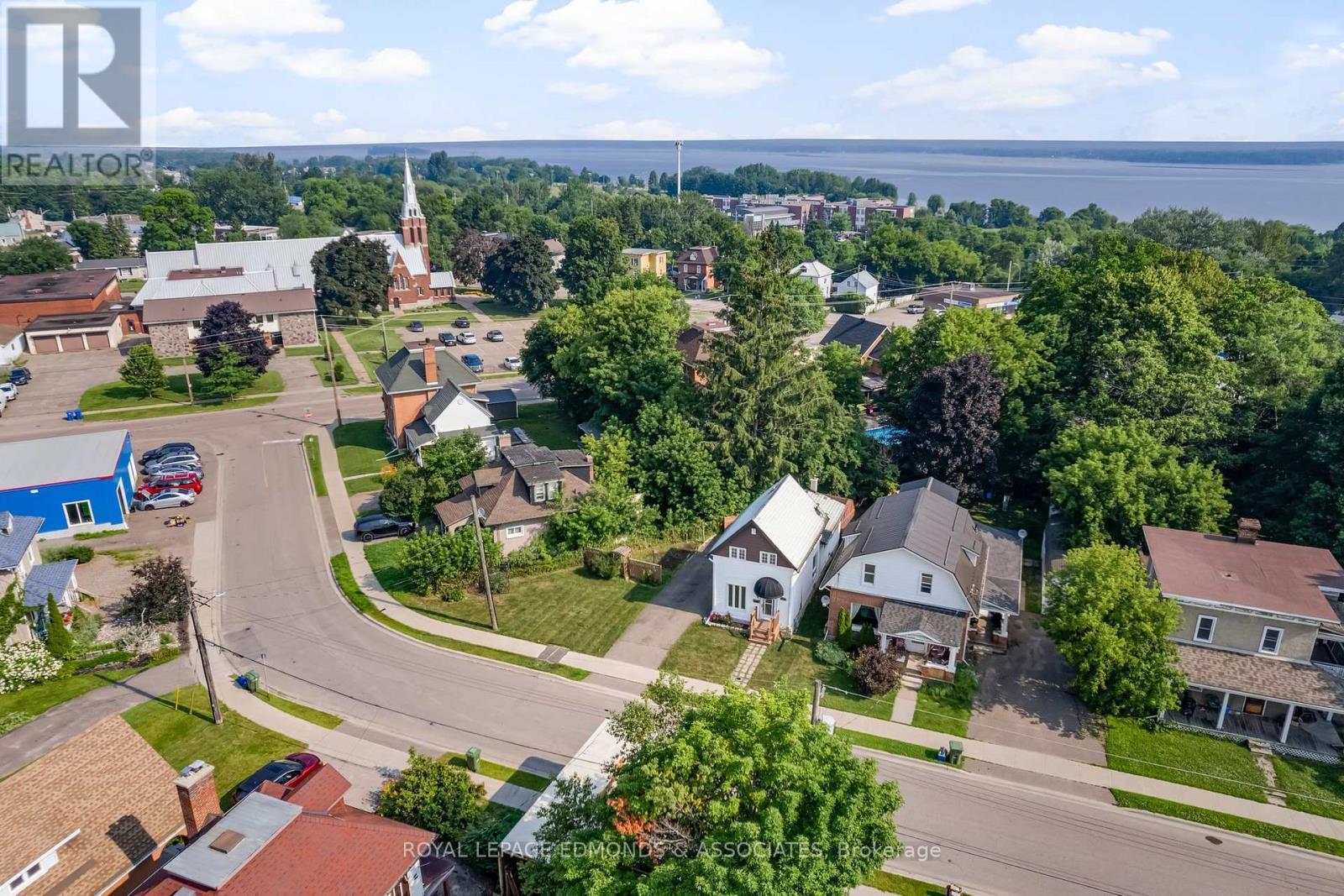 












607 ISABELLA STREET

,
Pembroke,




Ontario
K8A5V1

