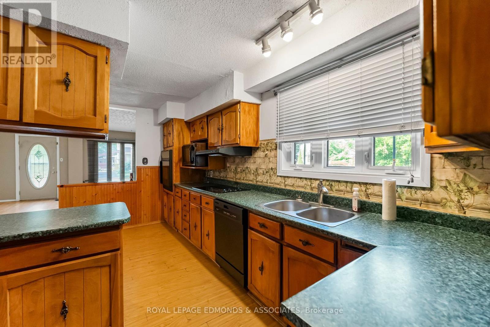 












607 ISABELLA STREET

,
Pembroke,




Ontario
K8A5V1


