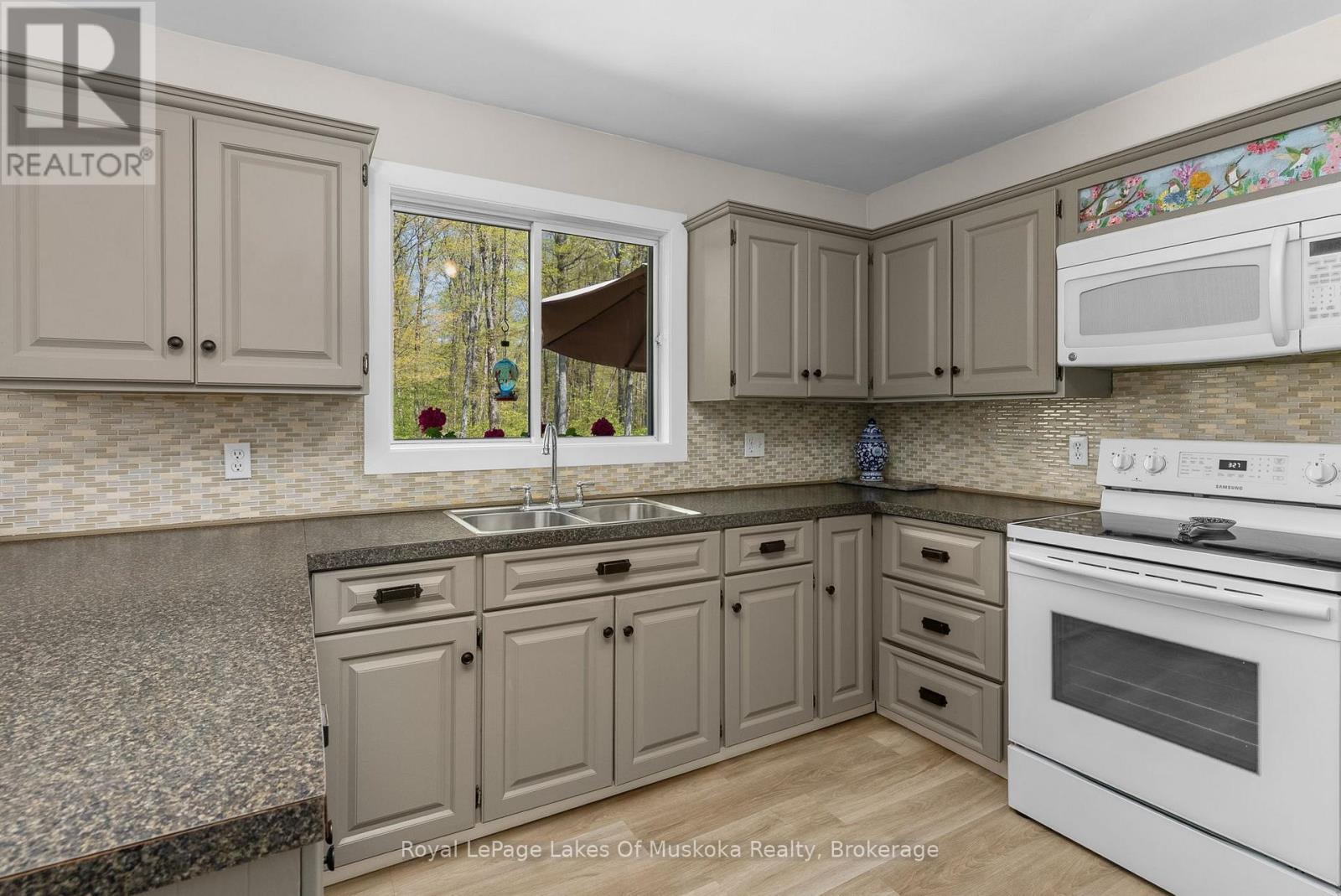 












1101 STARRATT ROAD

,
Ryerson,




Ontario
P0A1C0

