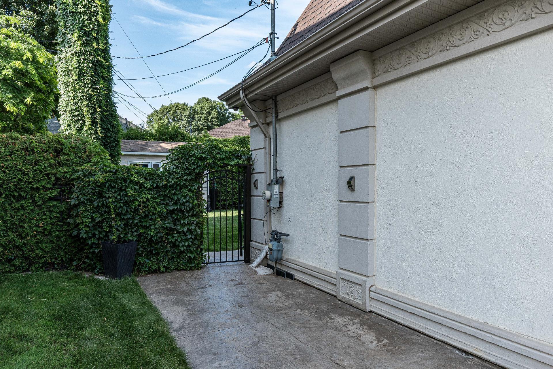 









303


Rue Maurice-St-Louis

,
Gatineau (Aylmer),




QC
J9J3V9

