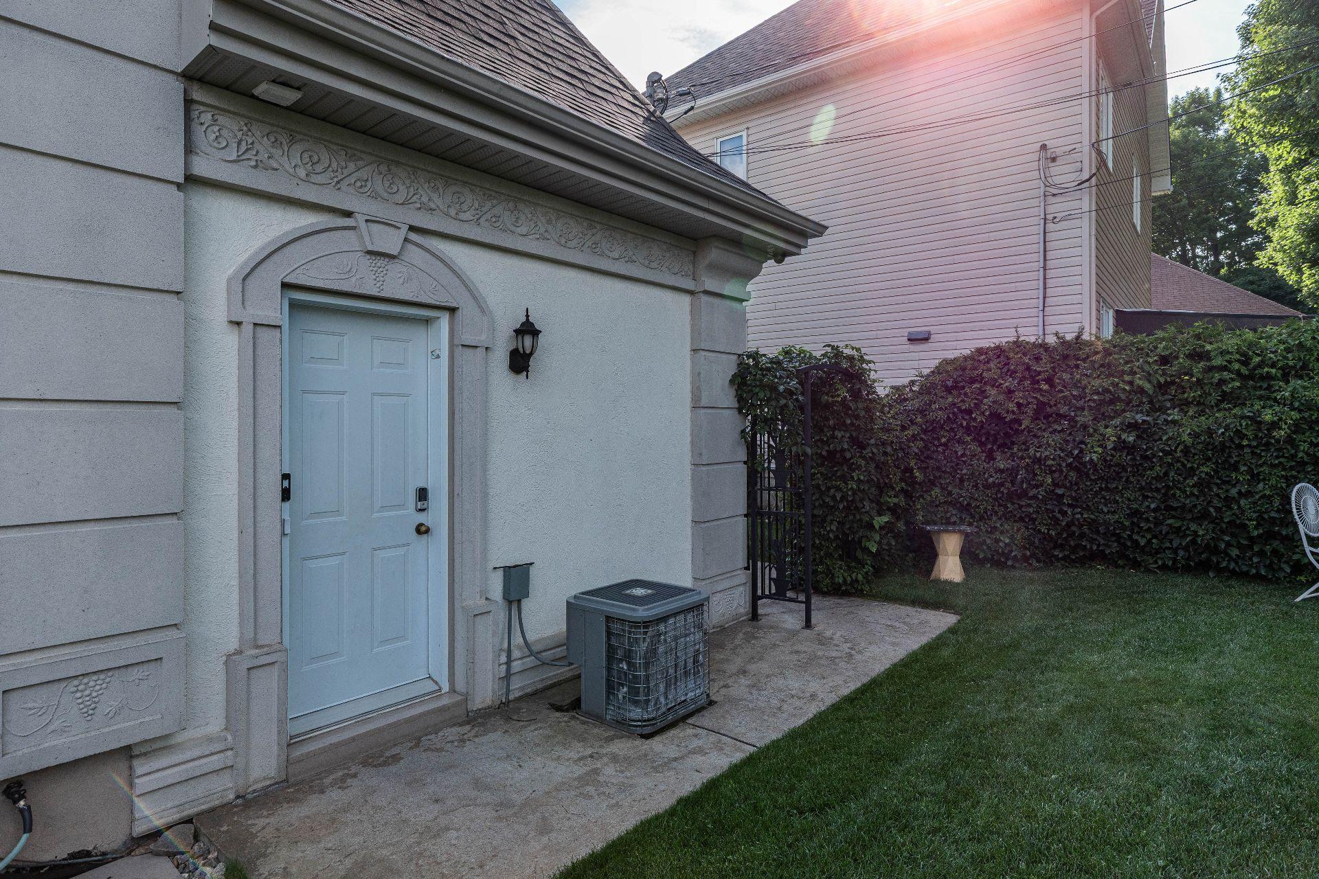 









303


Rue Maurice-St-Louis

,
Gatineau (Aylmer),




QC
J9J3V9

