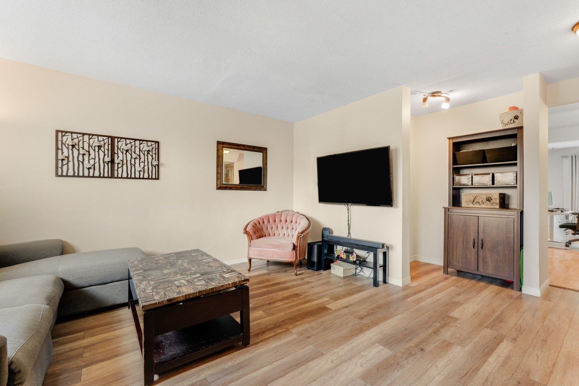 









289


Rue R.-Rollin

,
Gatineau (Gatineau),




QC
J8R1C6


